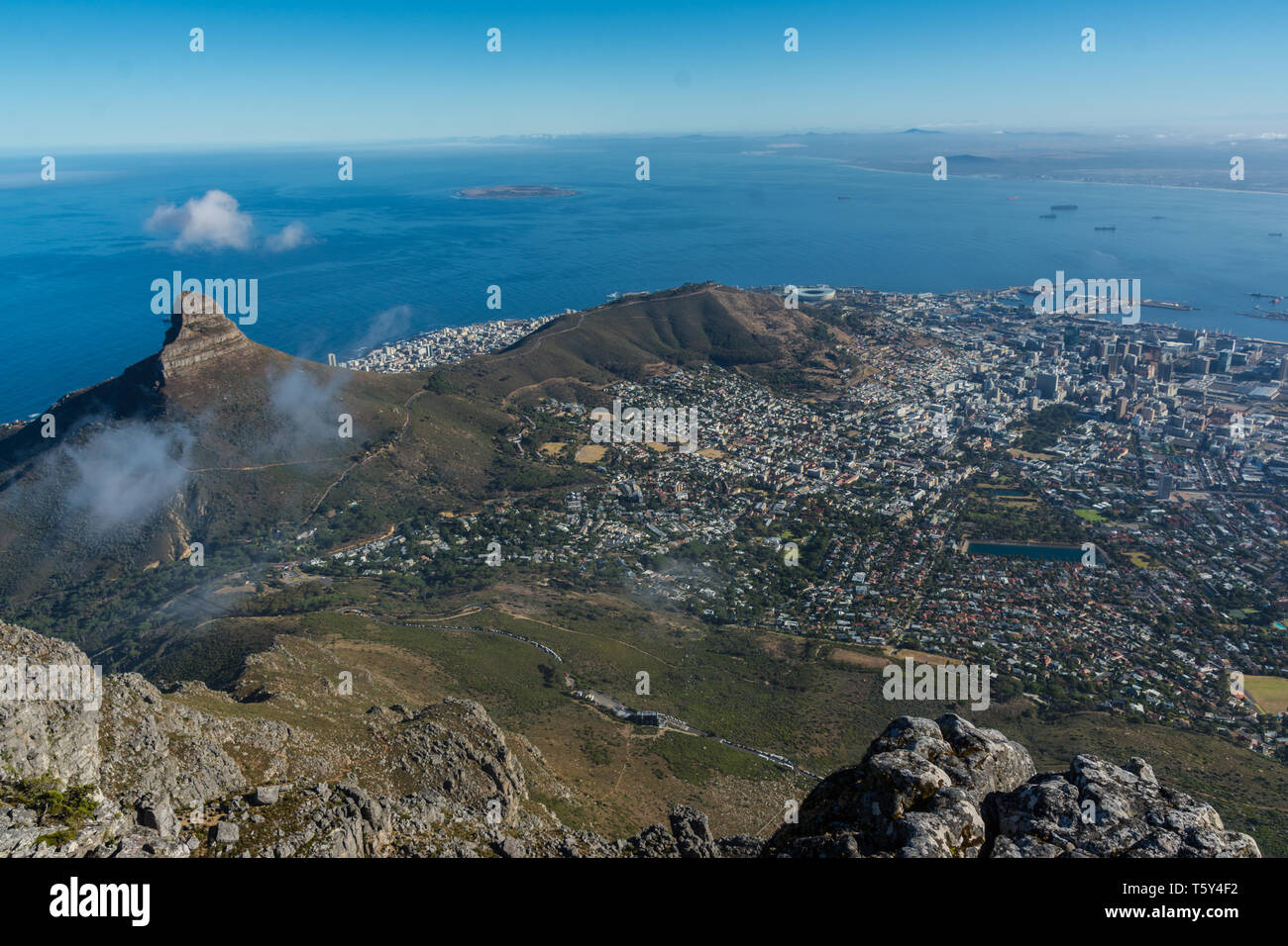 Sur la montagne de la table, de la tête de lion et le centre ville, Le Cap, Afrique du Sud. Banque D'Images