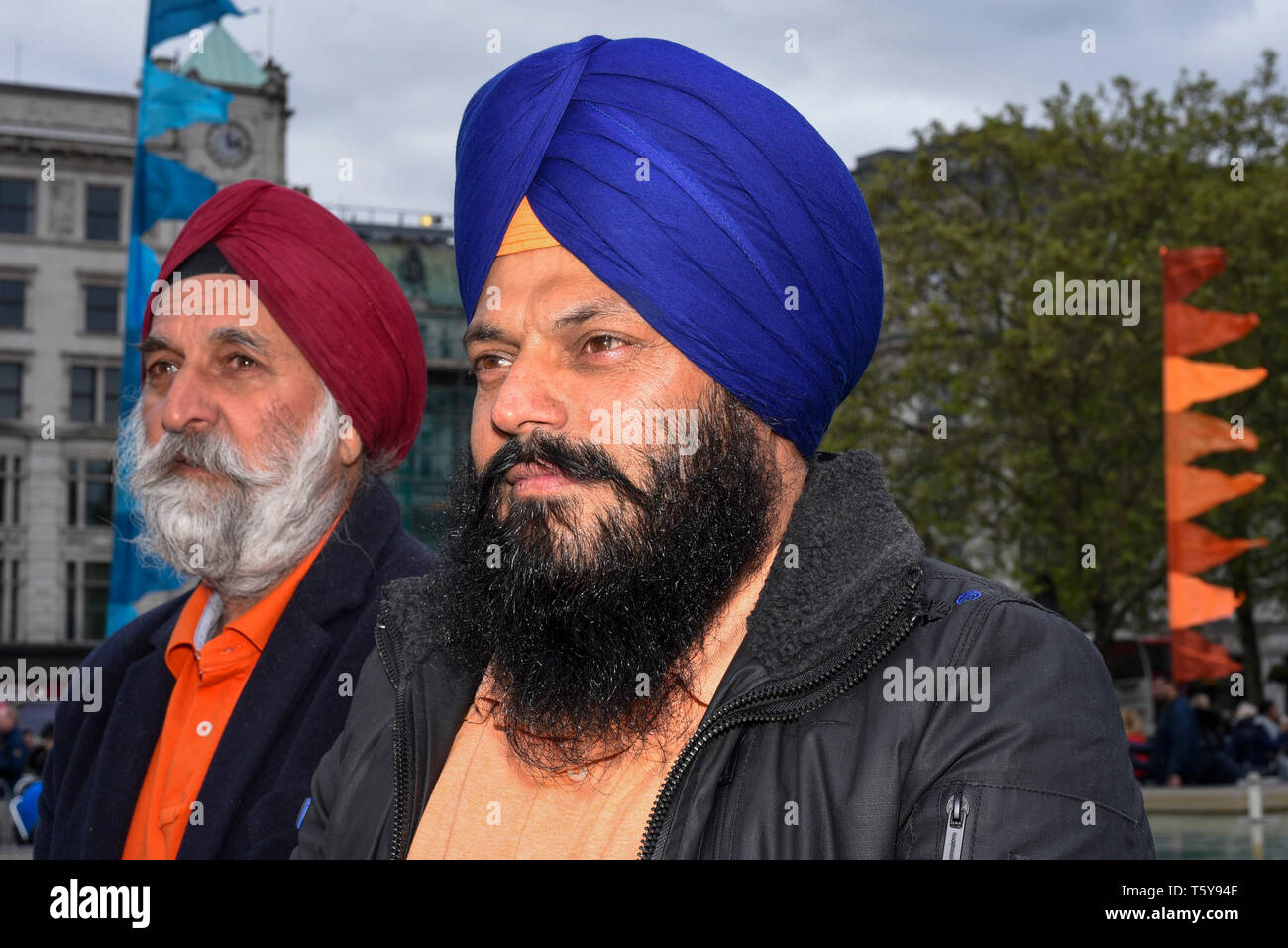 Londres, Royaume-Uni. 27 avril 2019. Les visiteurs de la fête de Vaisakhi à Trafalgar Square, accueilli par le maire de Londres. Pour les Sikhs et les Pendjabis, le festival célèbre la récolte de printemps et commémore la fondation de la Khalsa community il y a plus de 300 ans. Crédit : Stephen Chung / Alamy Live News Banque D'Images