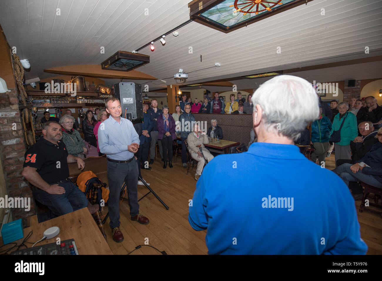 Cumbria UK 27 avril 2019 lac de Windermere. Tim Farron aidant à promouvoir la collecte de fonds pour la recherche sur le cancer nouvelles excursions en bateau où à chaque voyage €10,00 est donné . Cible pour l'année £10k:Crédit Shoosmith/Alamy Live News Crédit : Gordon Shoosmith/Alamy Live News Banque D'Images