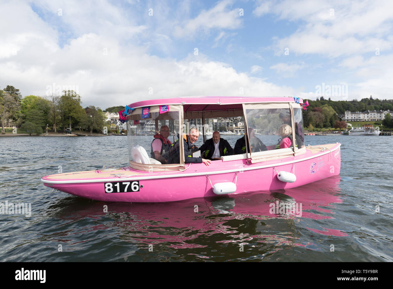 Cumbria UK 27 avril 2019 lac de Windermere. Tim Farron aidant à promouvoir la collecte de fonds pour la recherche sur le cancer nouvelles excursions en bateau où à chaque voyage €10,00 est donné . Cible pour l'année £10k:Crédit Shoosmith/Alamy Live News Crédit : Gordon Shoosmith/Alamy Live News Banque D'Images