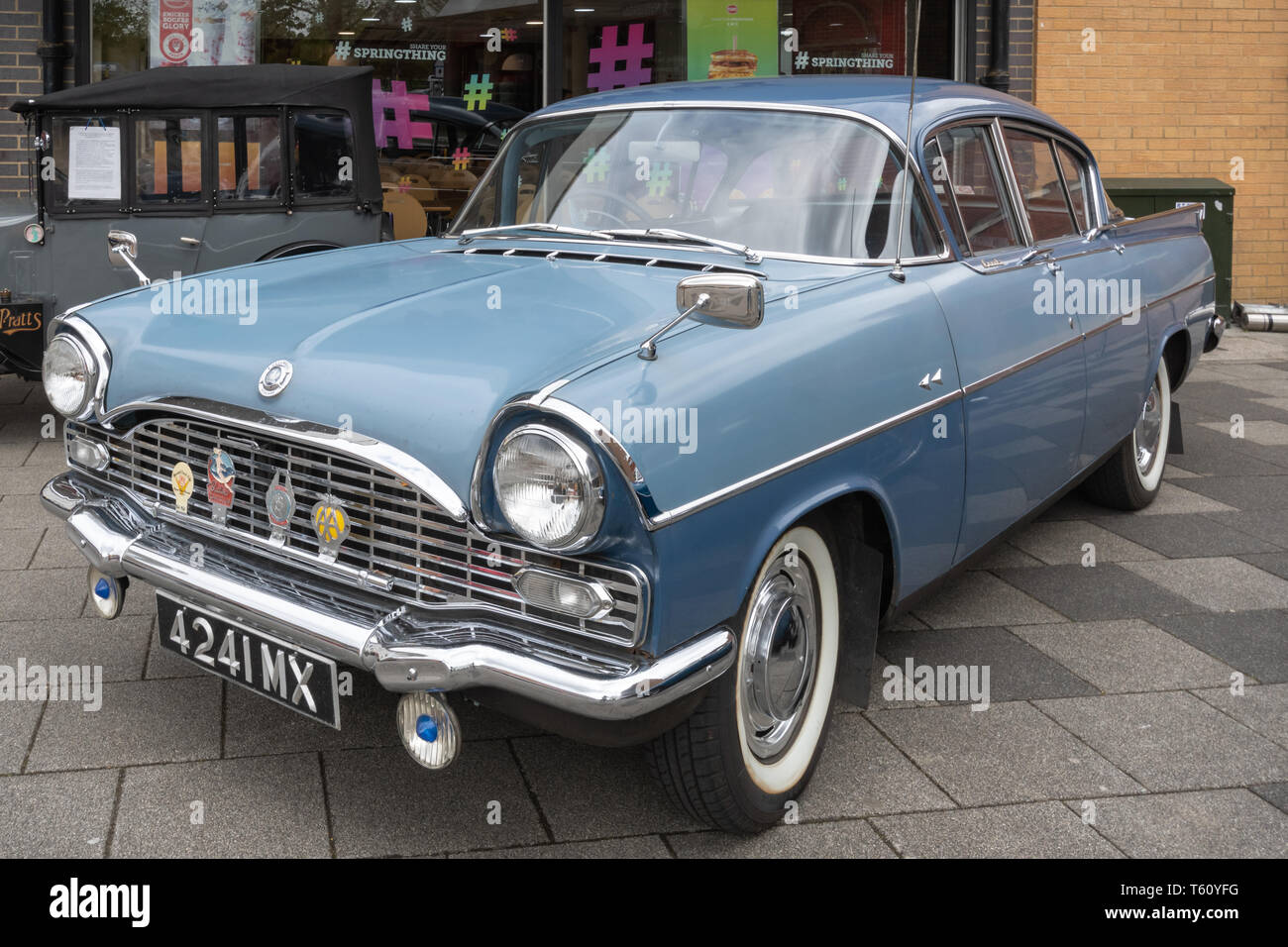 1962 Vauxhall Cresta bleu vintage car à un véhicule à moteur classique au Royaume-Uni Banque D'Images