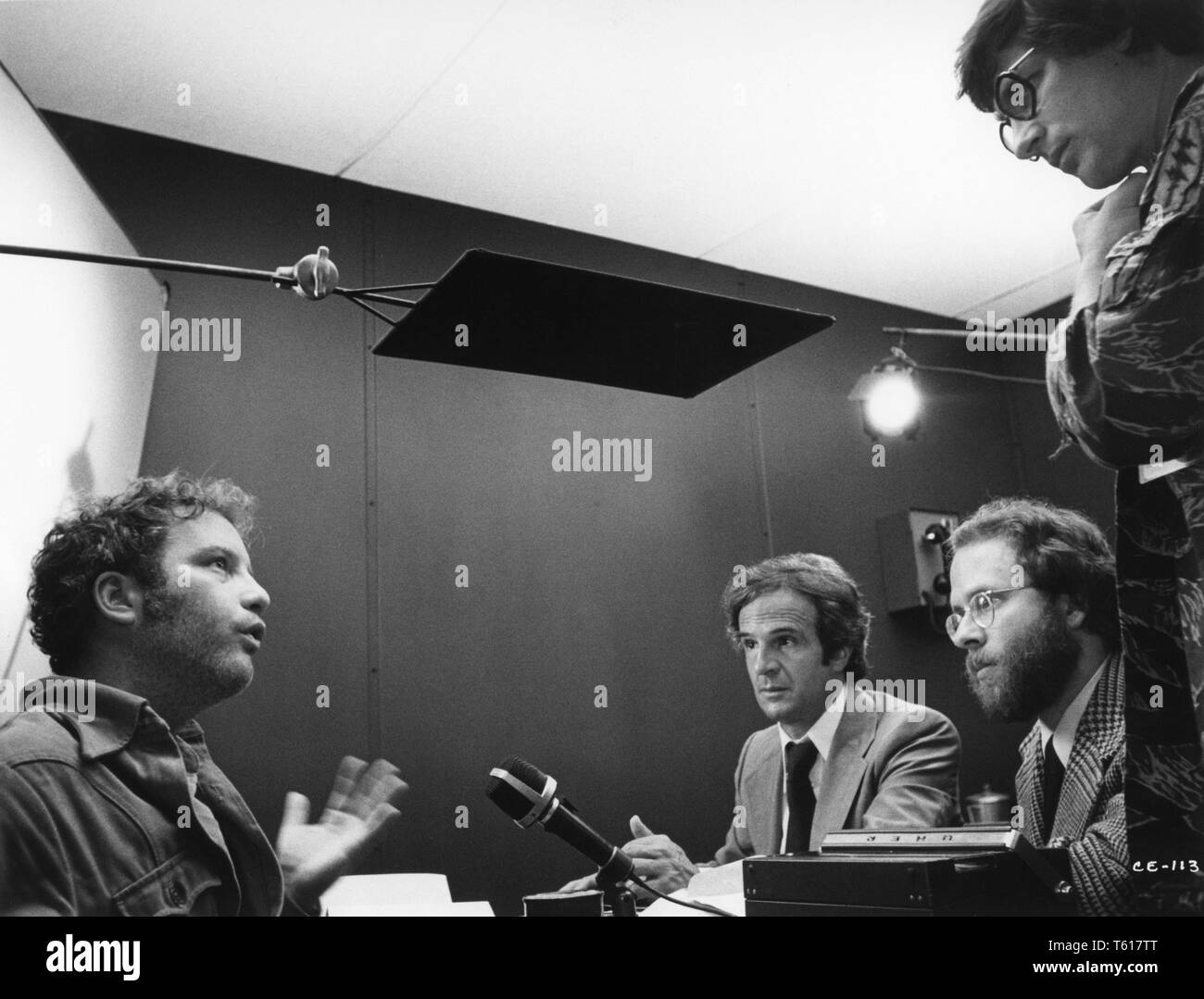 Richard Dreyfuss François Truffaut Bob Balaban et réalisateur Steven Spielberg RENCONTRE DU TROISIÈME TYPE 1977 sur le plateau de tournage candide Julia Phillips et Michael Phillips Productions / EMI / Columbia Pictures Films Banque D'Images