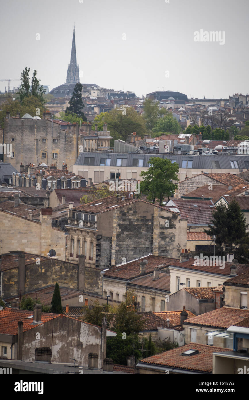 Les toits et cathédrale de Bordeaux en France Banque D'Images