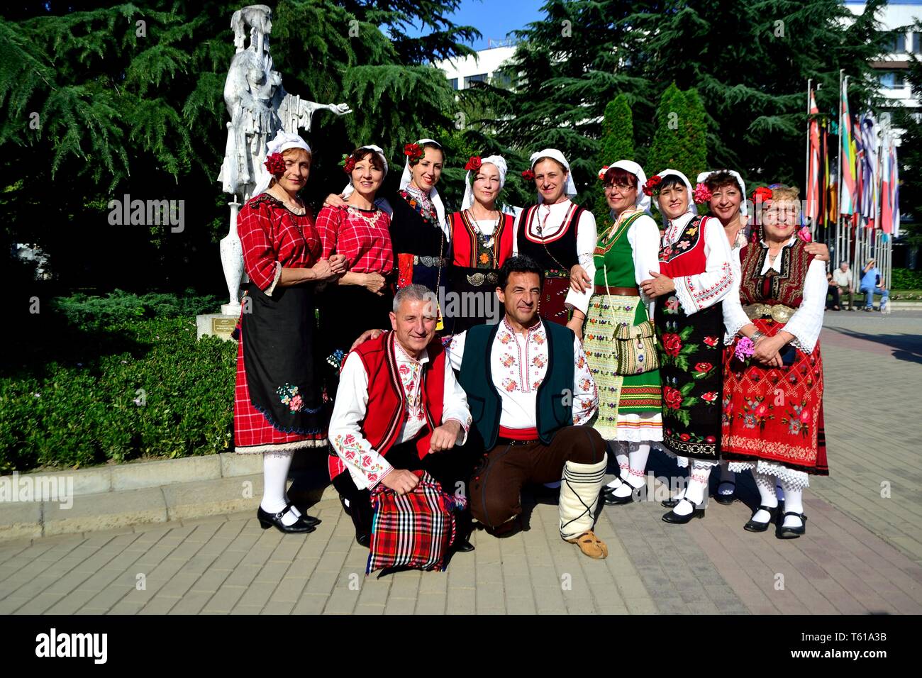 Statue femme thrace dans la récolte de roses - Rose Festival à Kazanlak. Province de Stara Zagora BULGARIE. Banque D'Images