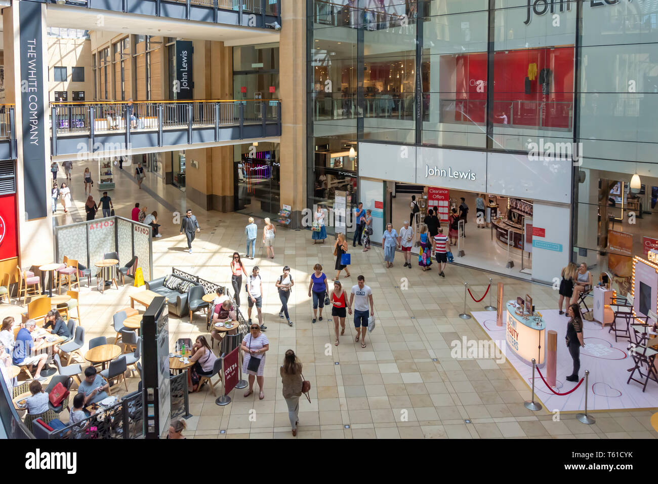 Atrium intérieur, Grand Arcade, St Andrew's Street, Cambridge, Cambridgeshire, Angleterre, Royaume-Uni Banque D'Images
