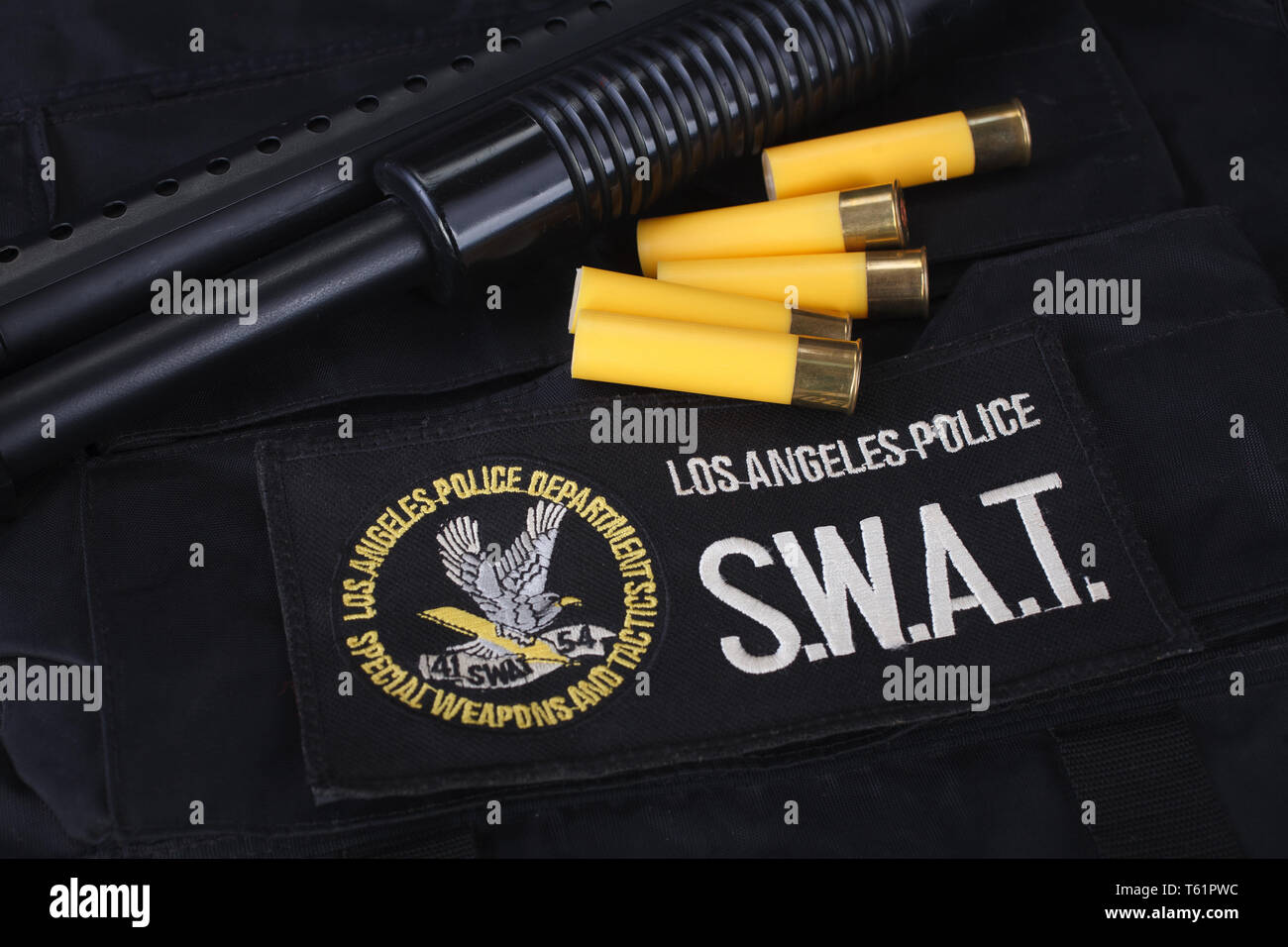 6 février 2018 - Le Service de police de Los Angeles des armes spéciales et tactiques de l'emblème de l'équipe d'armes et de munitions avec patch sur zone uiniform noir Banque D'Images