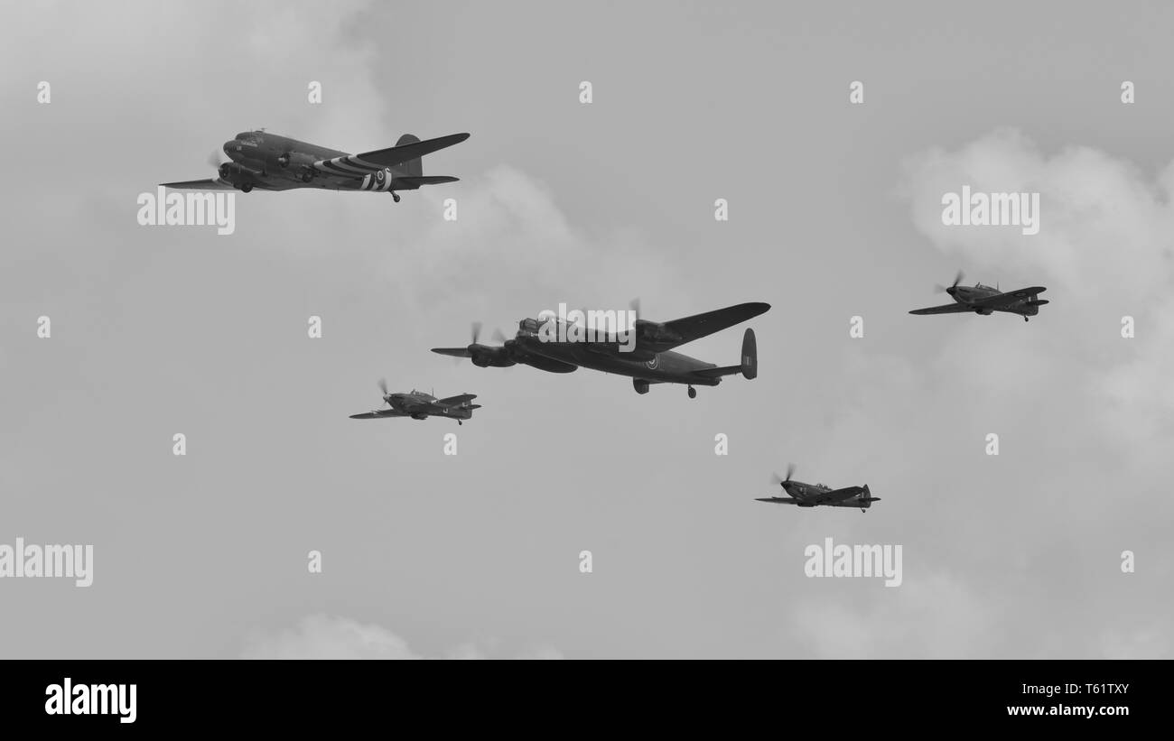 BBMF Trenchard Plus formation au Royal International Air Tattoo 2018 célébrant les 100 ans de la Royal Air Force Banque D'Images