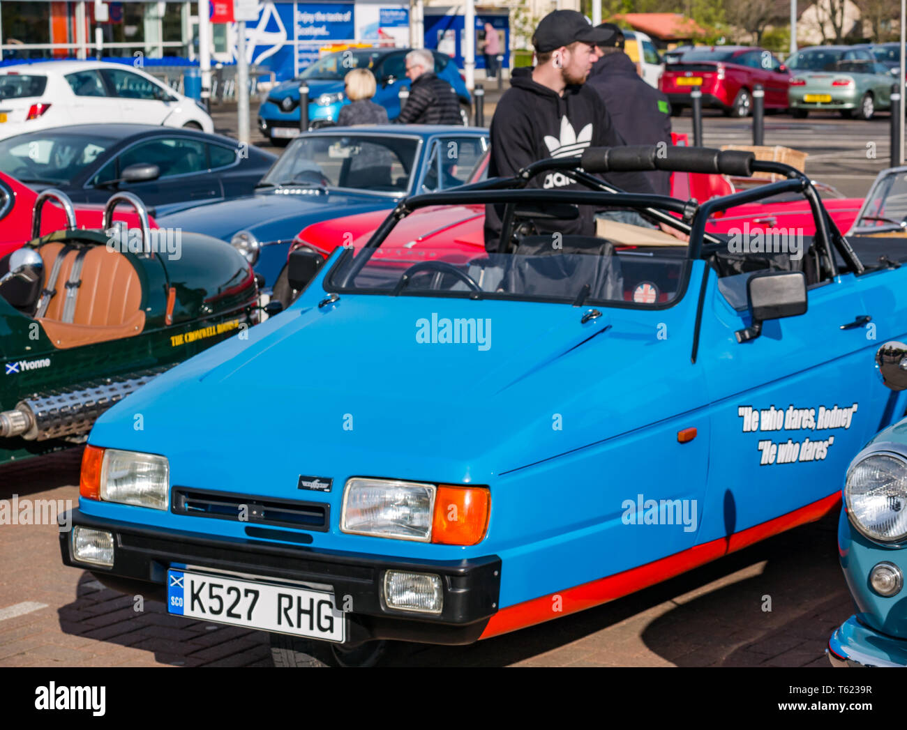 East Lothian, UK. 28 avril 2019. Voiture Classique Tour : North Berwick Rotary Club organise son 3ème rallye avec 65 voitures inscrites. La voiture parcours est de East Lothian et retourner par le Scottish Borders, la collecte de fonds pour les organismes de bienfaisance locaux. Les voitures se réunissent à North Berwick avant de démarrer. Un millésime 1993 Reliant Robin voiture à trois roues Banque D'Images