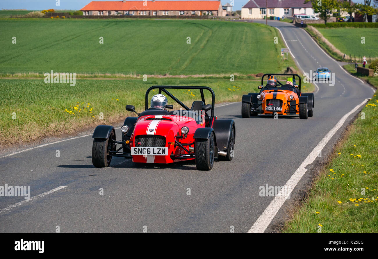 East Lothian, UK. 28 avril 2019. Voiture Classique Tour : North Berwick Rotary Club organise son 3ème rallye avec 65 voitures inscrites. La voiture parcours est de East Lothian et retourner par le Scottish Borders, la collecte de fonds pour les organismes de bienfaisance locaux. Un Raptor 2016 R et un Raptor 2018 RR235 Banque D'Images