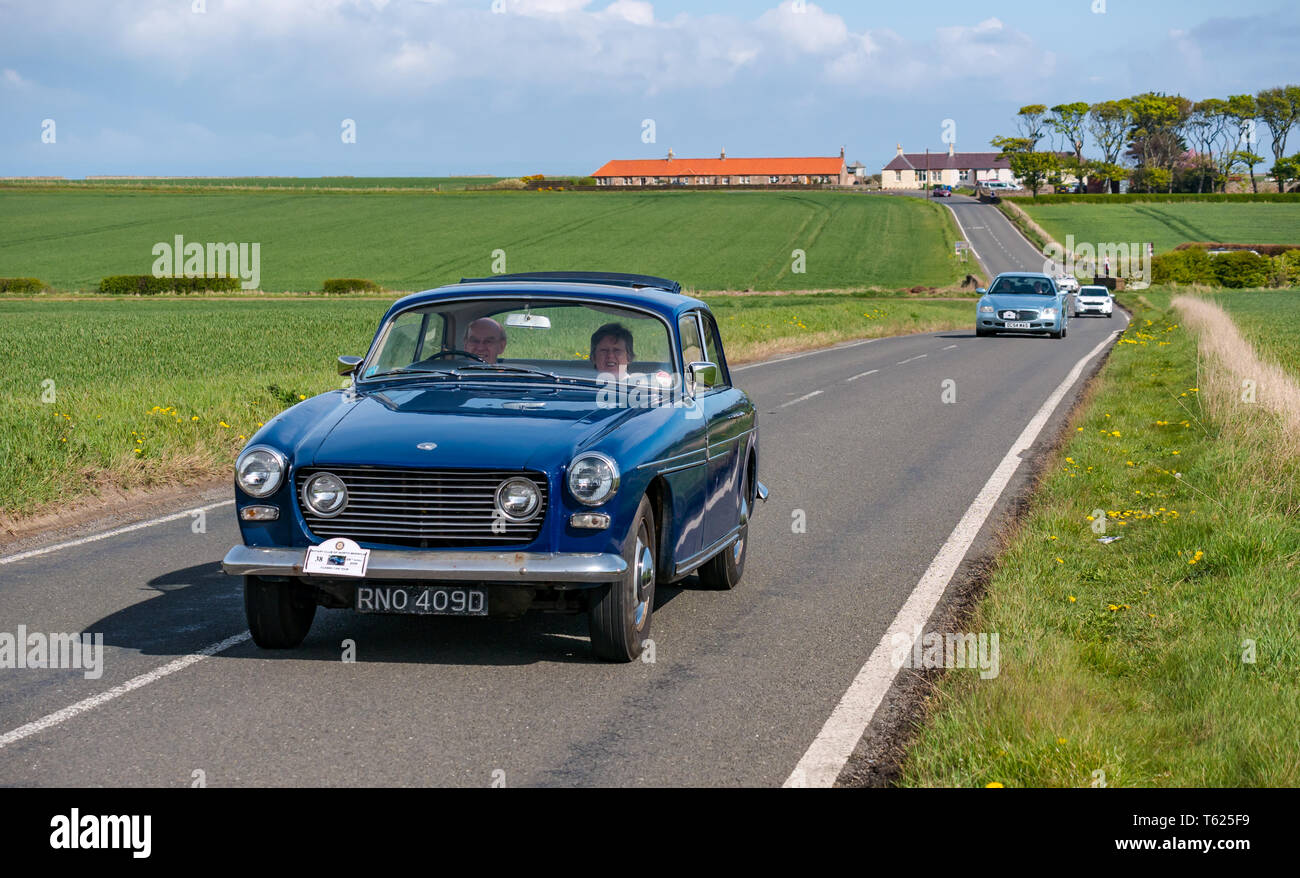 East Lothian, UK. 28 avril 2019. Voiture Classique Tour : North Berwick Rotary Club organise son 3ème rallye avec 65 voitures inscrites. La voiture tour route est de East Lothian et à travers la région des Scottish Borders, la collecte de fonds pour les organismes de bienfaisance locaux. Un 1966 Bristol 409 Banque D'Images