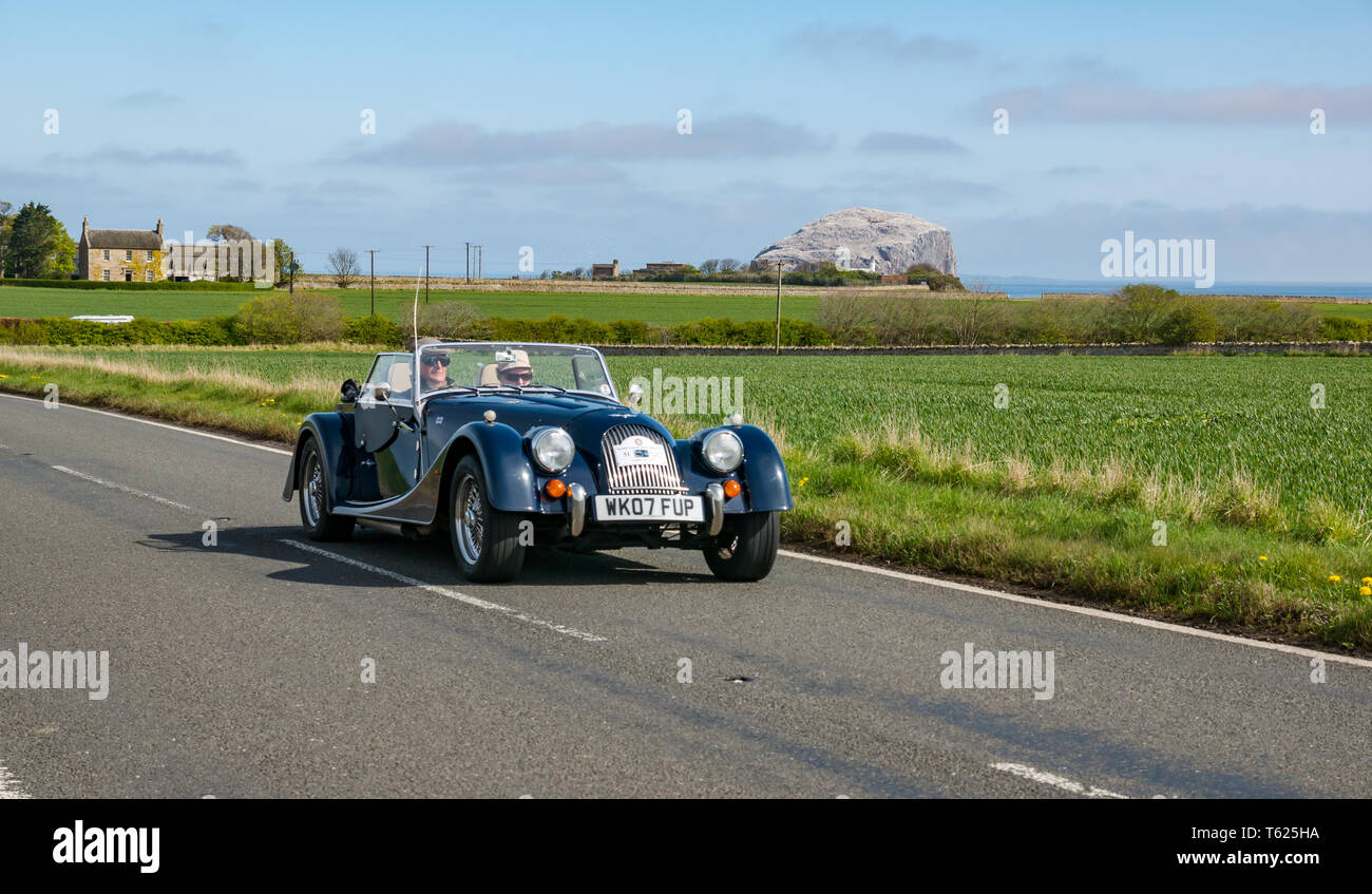 East Lothian, UK. 28 avril 2019. Voiture Classique Tour : North Berwick Rotary Club organise son 3ème rallye avec 65 voitures inscrites. Une voiture de sport avec Morgan 2007 Bass Rock dans l'arrière-plan Banque D'Images