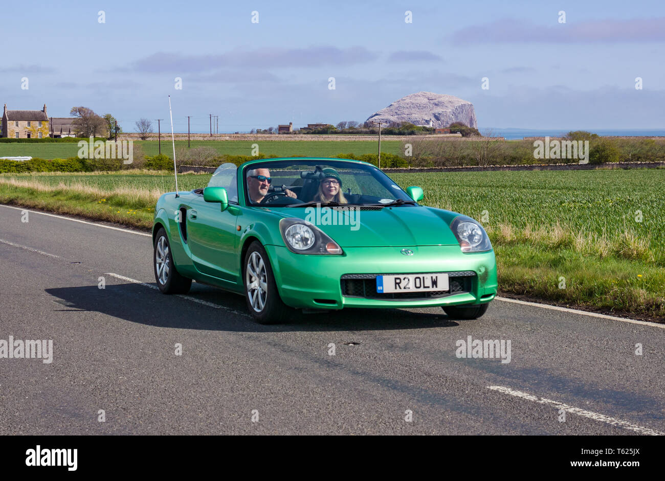 East Lothian, UK. 28 avril 2019. Voiture Classique Tour : North Berwick Rotary Club organise son 3ème rallye avec 65 voitures inscrites. La voiture parcours est de East Lothian et retourner par le Scottish Borders, la collecte de fonds pour les organismes de bienfaisance locaux. Un 2000 Toyota MR2 roadster cabriolet voiture de sport classique Banque D'Images