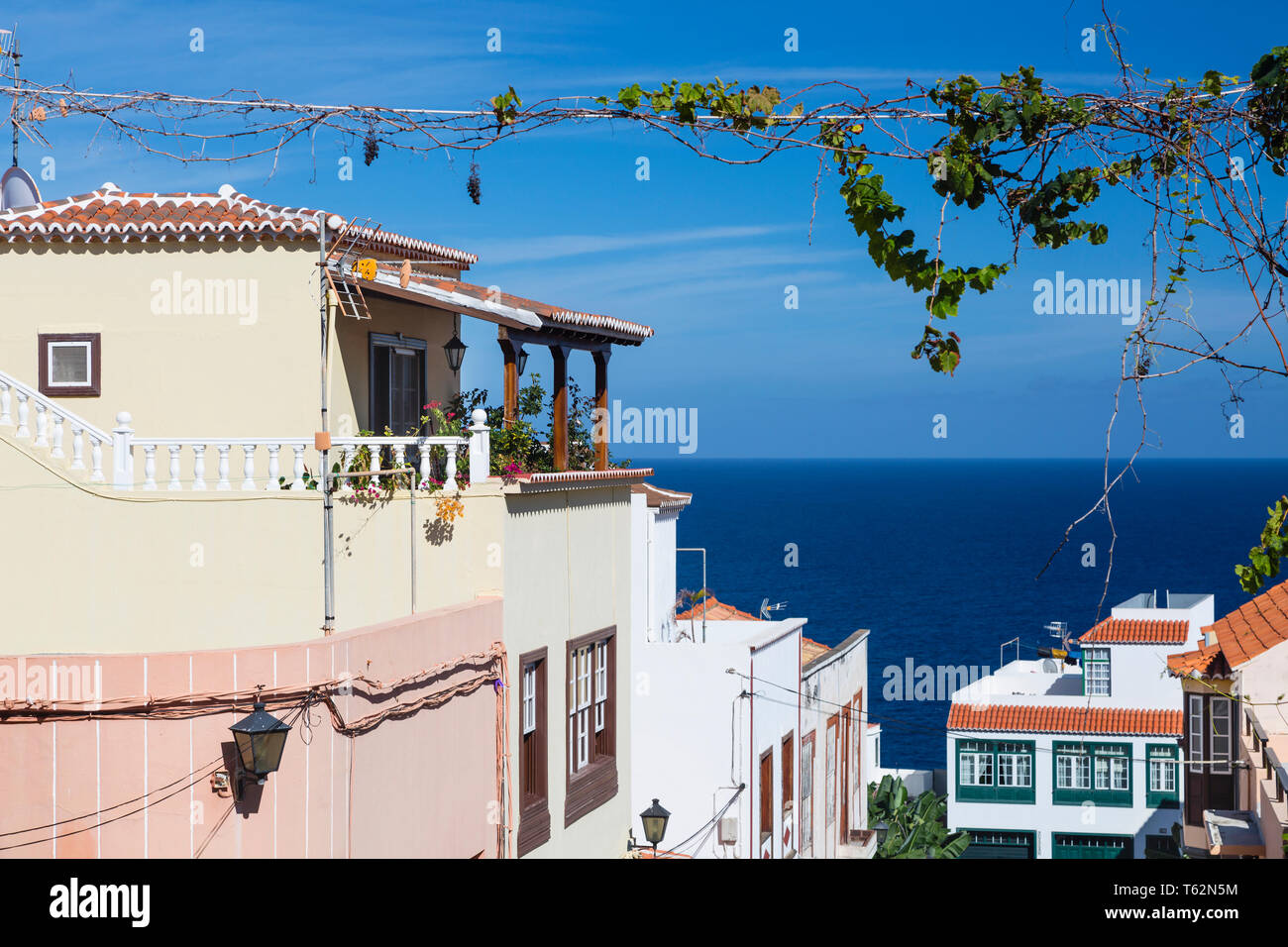 Chambre avec ciel bleu profond à San Andres village de l'est de La Palma, Espagne donnant sur l'océan Atlantique. Banque D'Images