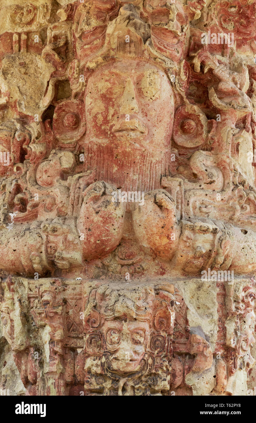 Site Maya de Copan Honduras ; corps ; la colonne C de la Stèle sculptée le visage de lapin 18, 13e roi/Prince de Copan, Honduras, du 8ème siècle ; l'Amérique centrale Banque D'Images