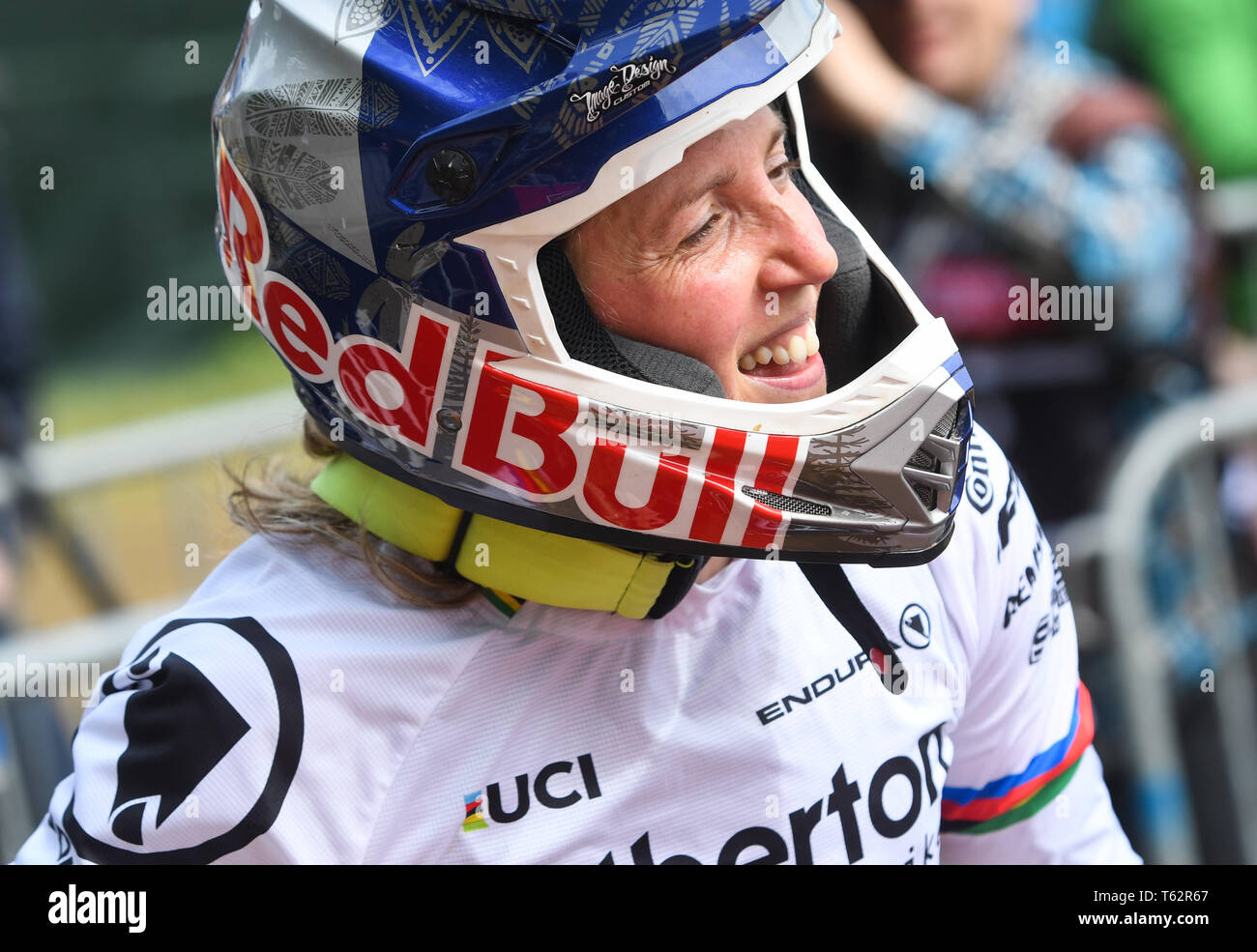 Rachel Atherton de Grande-bretagne est considéré à l'aire d'arrivée de la Coupe du Monde de vélo de montagne UCI Finale à Maribor. Banque D'Images