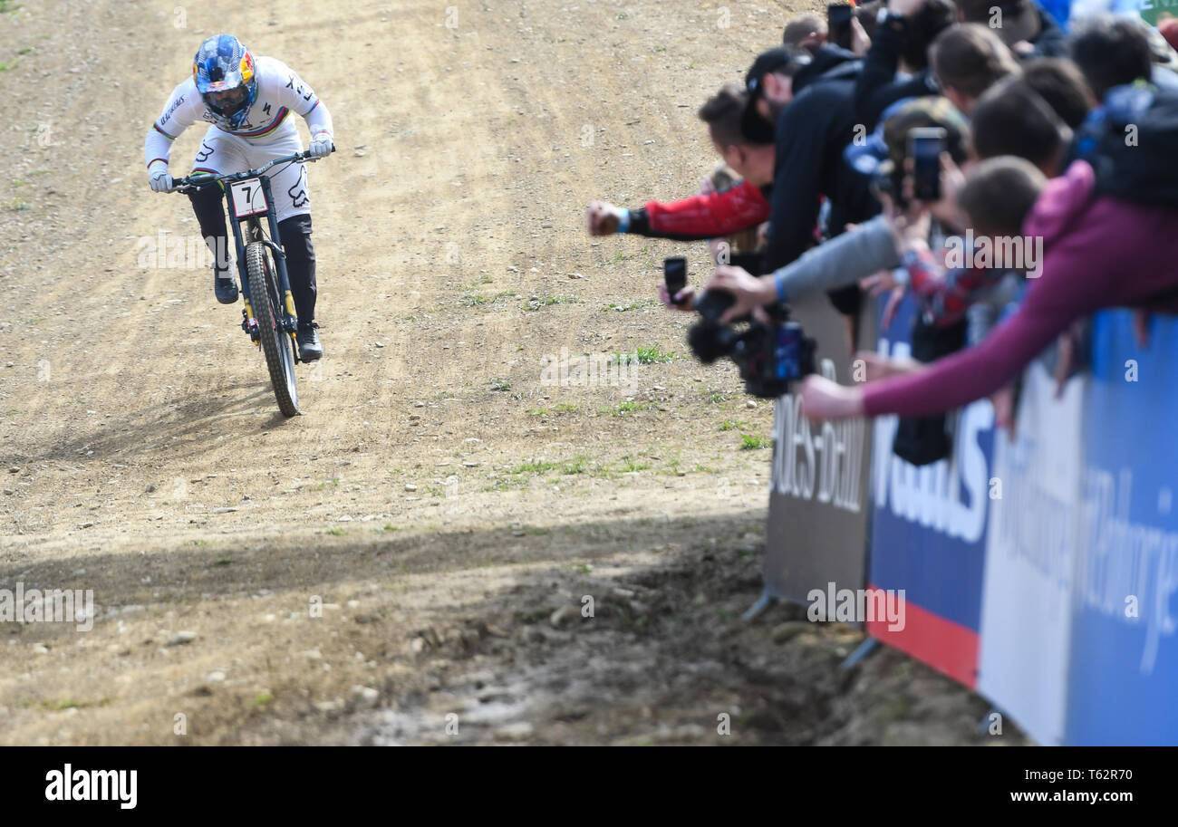 Loic Bruni de France est vu en action lors de la Coupe du Monde de vélo de montagne UCI Finale à Maribor. Banque D'Images