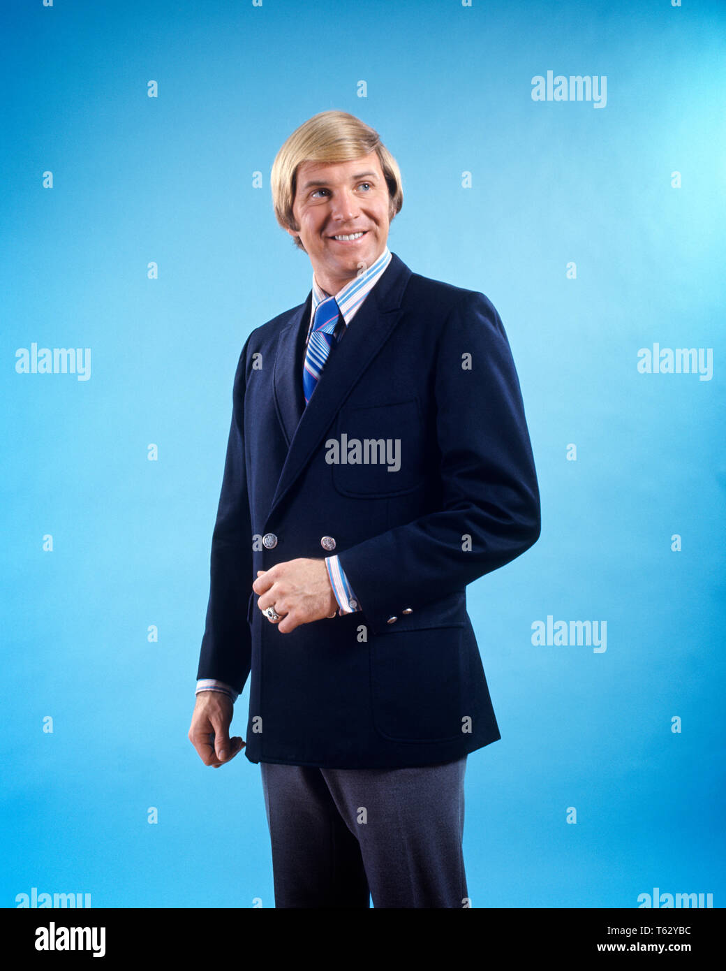Man wearing suit 1970's Banque de photographies et d'images à haute  résolution - Alamy