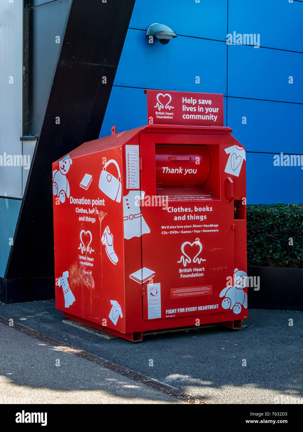 SOUTHEND-ON-SEA, ESSEX - 29 JUIN 2018 : conteneur de recyclage pour dons à la British Heart Foundation Charity Banque D'Images