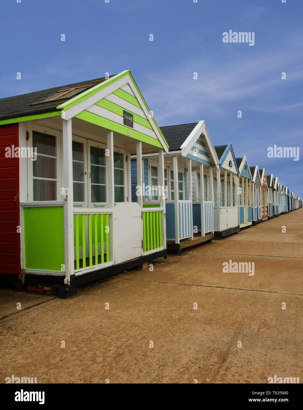Rangée de cabines colorées dans la région de East Coast Town Southwold, Suffolk, UK Banque D'Images