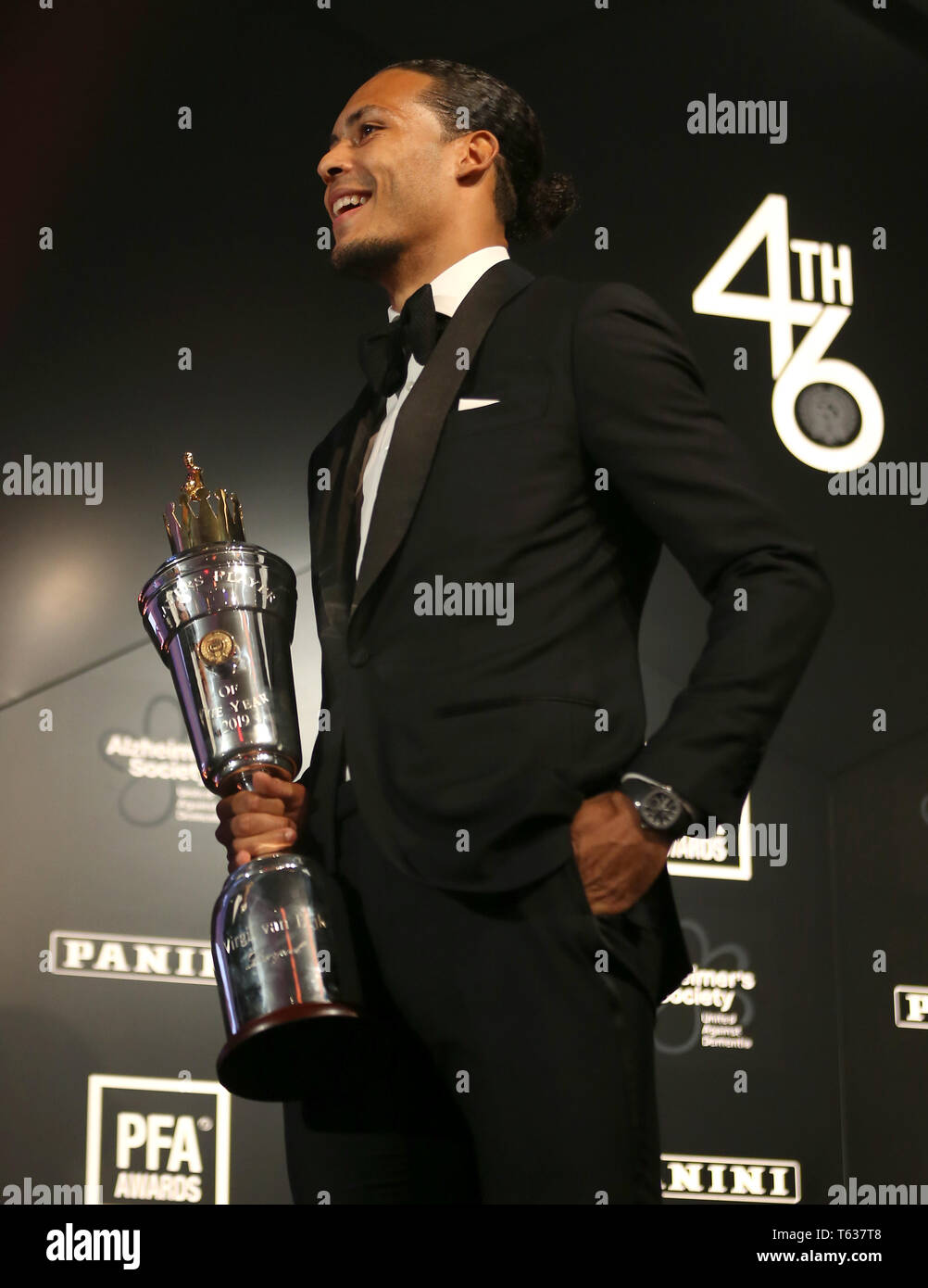 Le centre de Liverpool, Virgil van Dijk remporte le PFA Player de l'année au cours de la PFA Awards 2019 au Grosvenor House Hotel, Londres. Banque D'Images