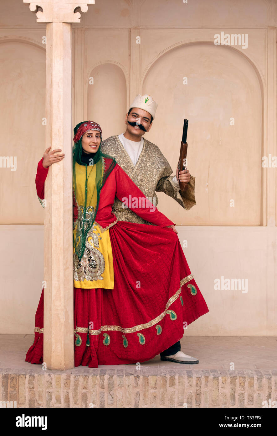 Femme persane en costume traditionnel Banque de photographies et d images a haute resolution Alamy