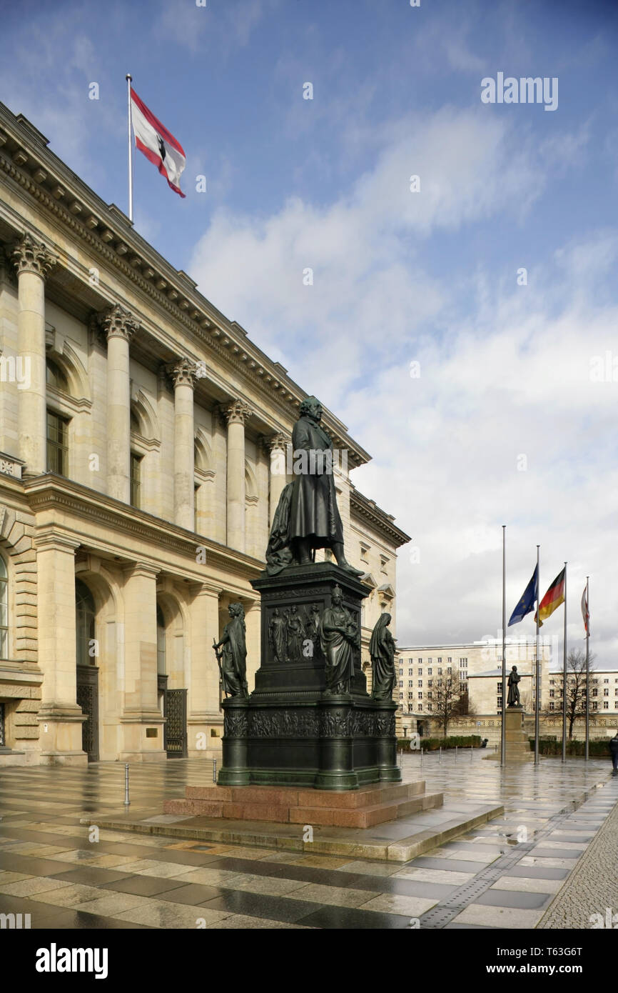 Statue de Heinrich Friedrich Karl vom Stein und zum à la Abgeordnetenhaus de Berlin, Allemagne : le Parlement de l'état des capacités (Landtag). Banque D'Images