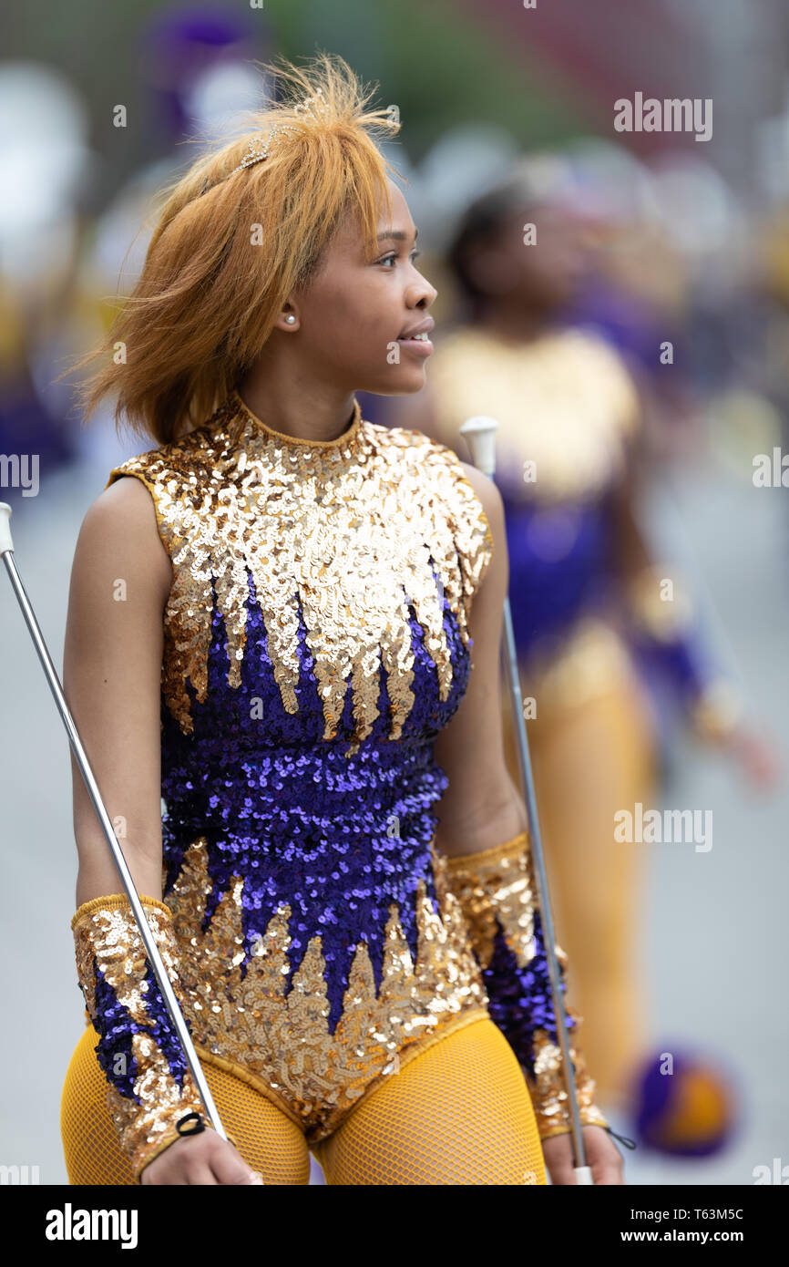 La Nouvelle-Orléans, Louisiane, Etats-Unis - le 23 février 2019 : Mardi Gras Parade, le Warren Eastos Charter High School Marching Band, effectuant à la parade Banque D'Images