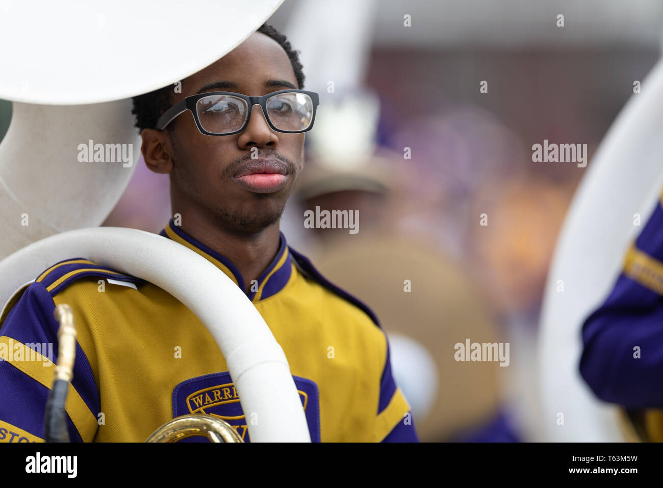 La Nouvelle-Orléans, Louisiane, Etats-Unis - le 23 février 2019 : Mardi Gras Parade, le Warren Eastos Charter High School Marching Band, effectuant à la parade Banque D'Images
