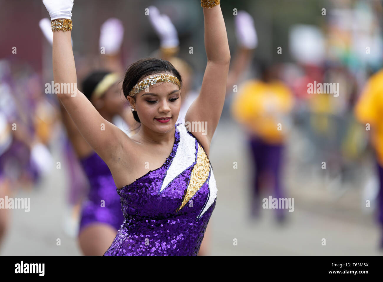 La Nouvelle-Orléans, Louisiane, Etats-Unis - le 23 février 2019 : Mardi Gras Parade, le Warren Eastos Charter High School Marching Band, effectuant à la parade Banque D'Images