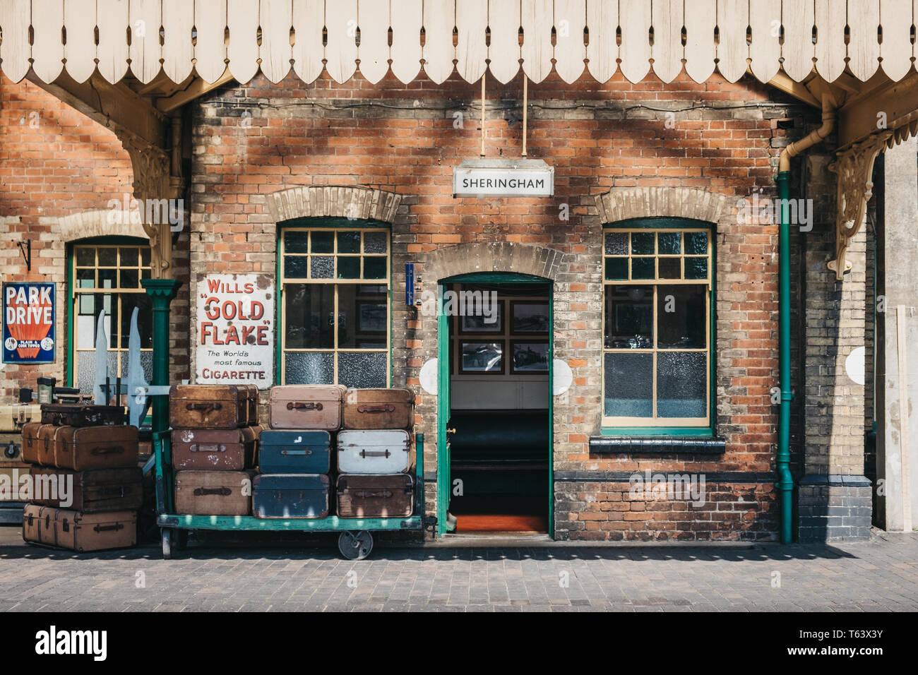 Sheringham, UK - 21 Avril 2019 : Vue de la plate-forme rétro et les installations à Sheringham gare. Sheringham est une ville balnéaire dans le t Banque D'Images