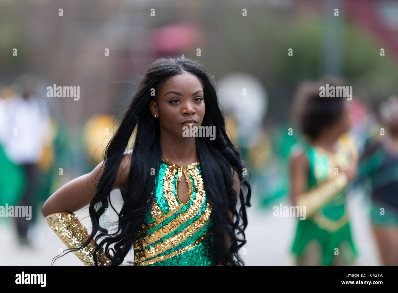 La Nouvelle-Orléans, Louisiane, Etats-Unis - le 23 février 2019 : Mardi Gras Parade, l'Andrew H. Wilson Charter School Wolfpack Fanfare, effectuant à la para Banque D'Images