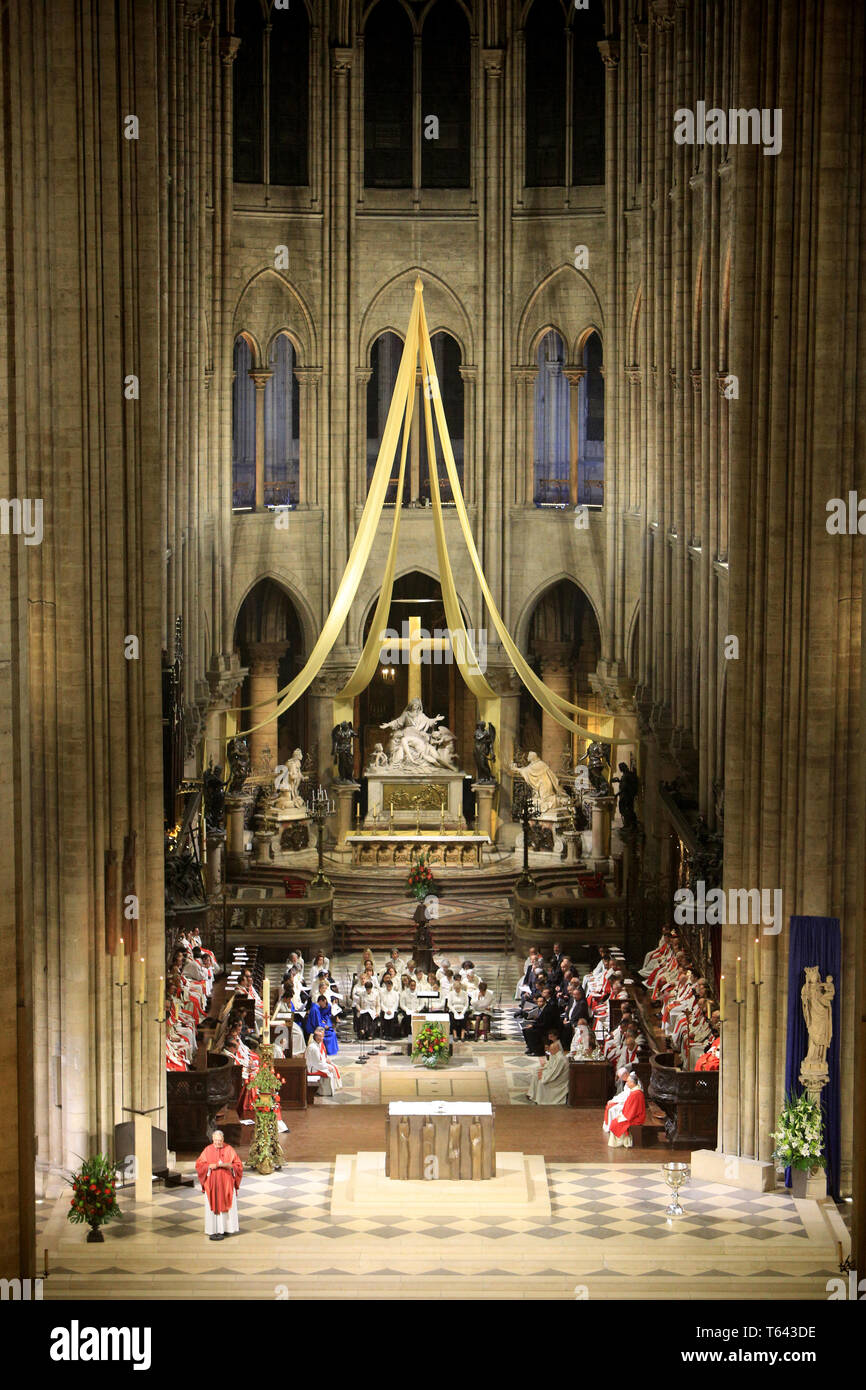 Confirmations en la cathédrale Notre-Dame. Paris. Banque D'Images