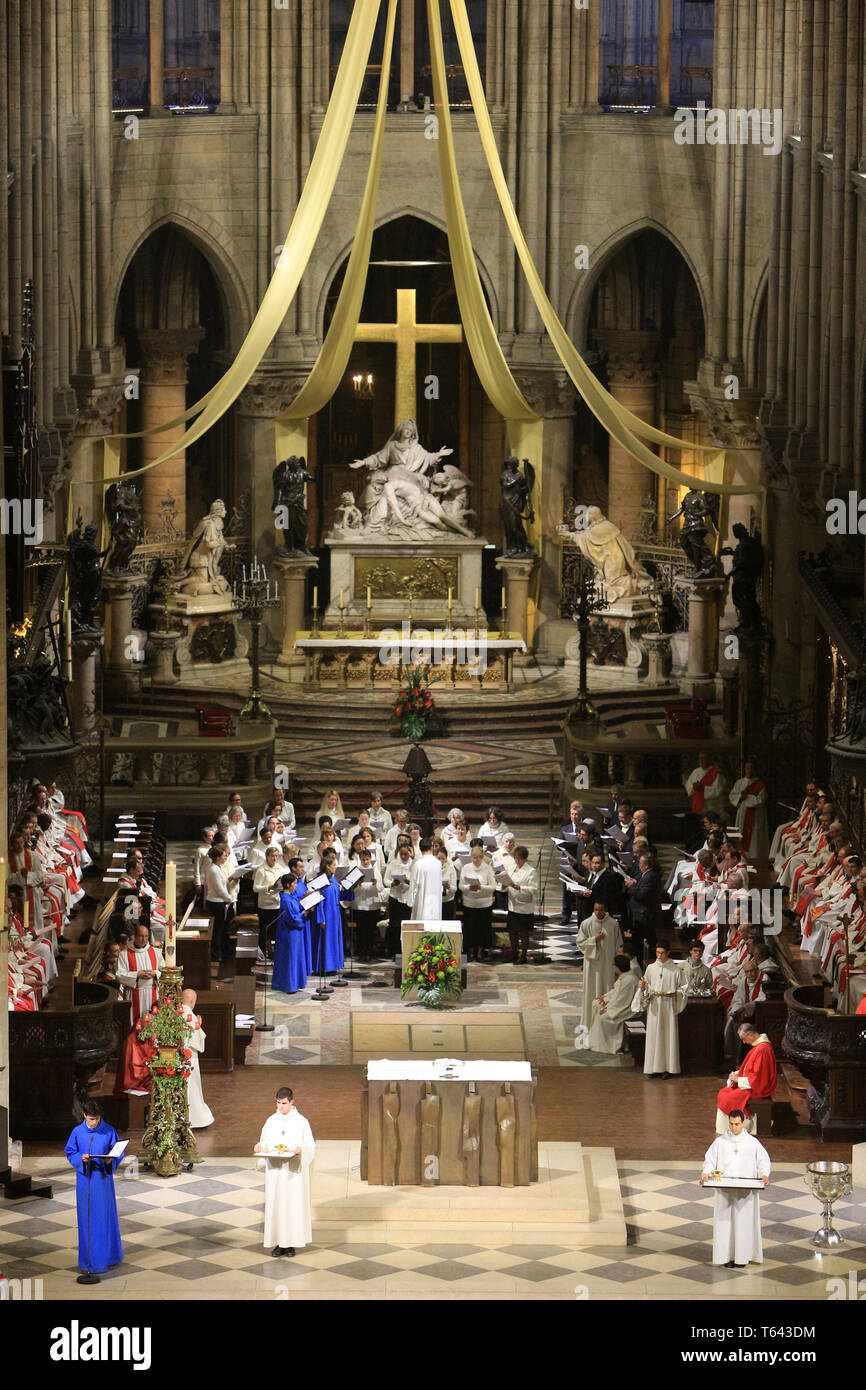 Confirmations en la cathédrale Notre-Dame. Paris. Banque D'Images