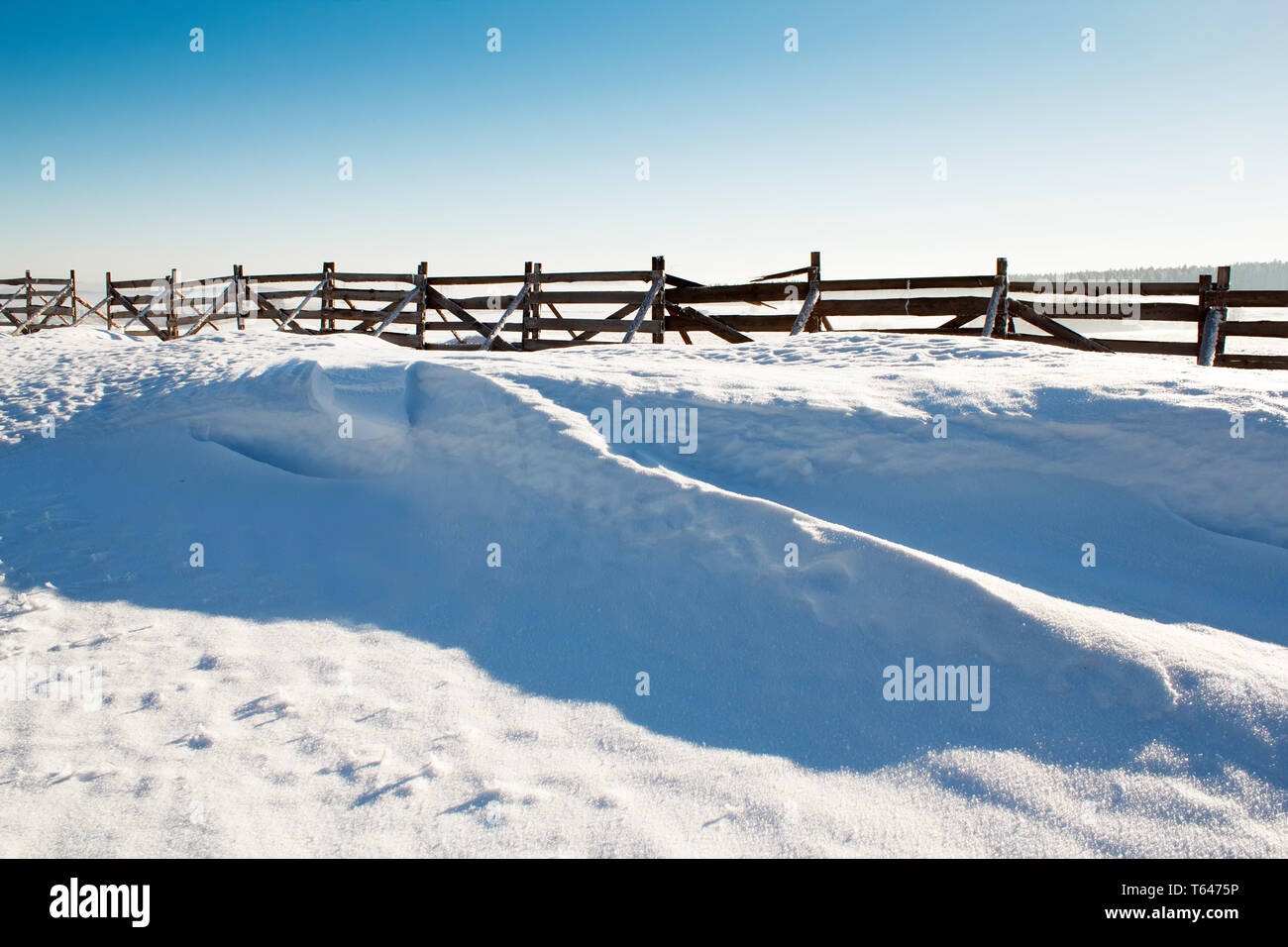 Arrière-plan de neige avec vague et snowdrift Banque D'Images