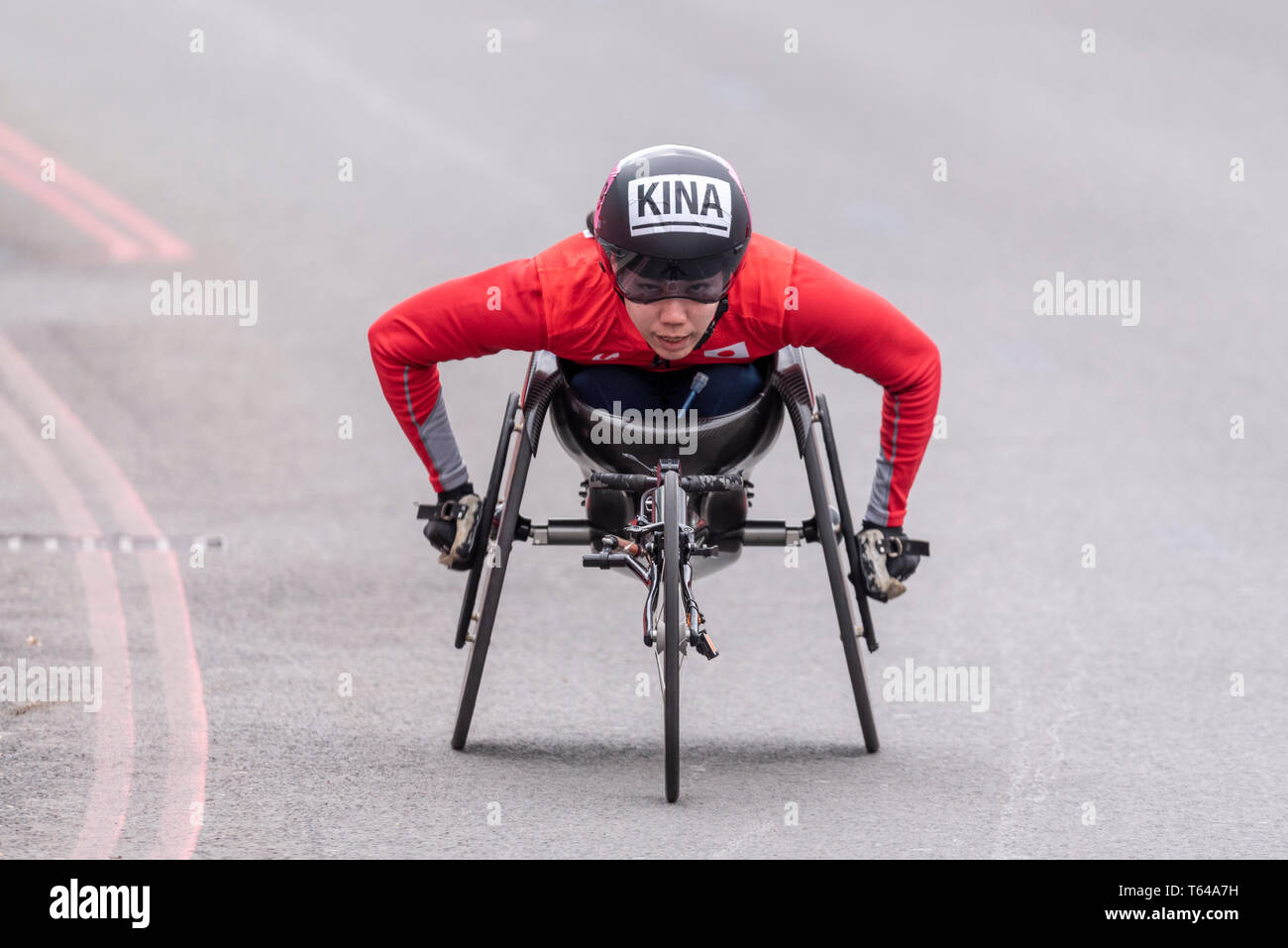Tsubasa Kina du Japon participe à la course en fauteuil roulant Virgin Money London Marathon 2019 près de Tower Bridge, Londres, Royaume-Uni Banque D'Images