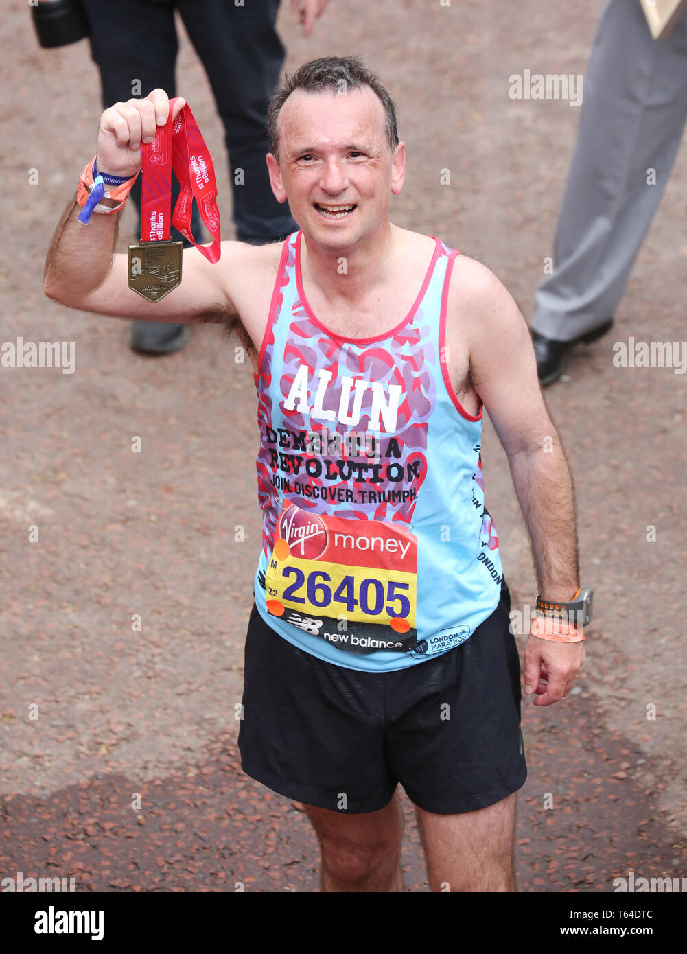 Alun Cairns à la Vierge Argent Marathon de Londres 2019 Banque D'Images