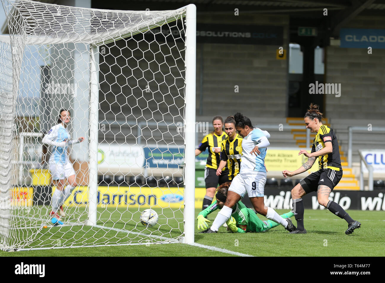 28 avril 2019, Pirelli Stadium, Burton upon Trent, Angleterre ; FA finale de la coupe de la Ligue nationale des femmes, Crawley guêpes contre Blackburn Rovers : Safran Jordanie de scores pour Blackburn Rovers 0-1 Banque D'Images