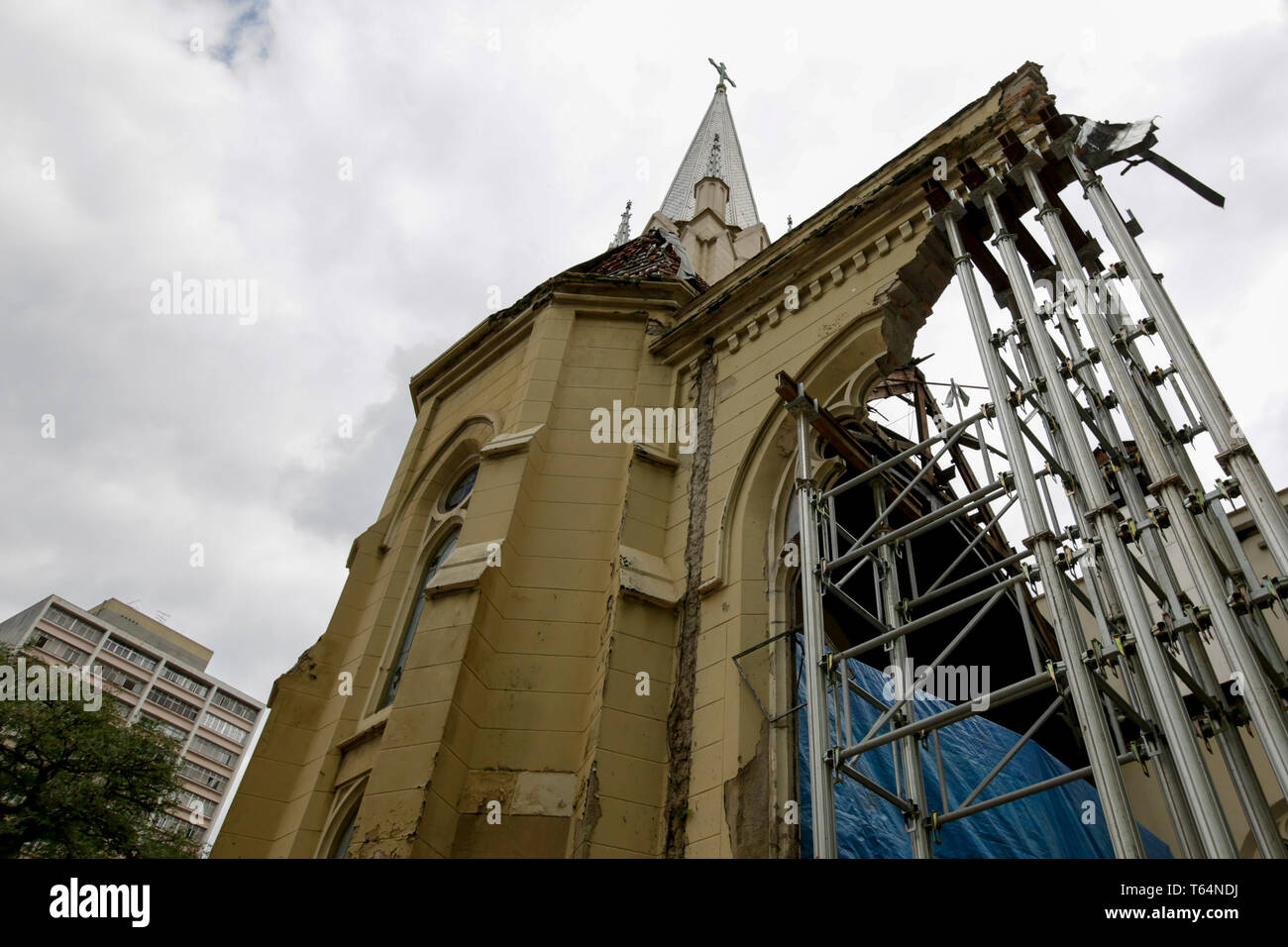 Sao Paulo - SP - 04/29/2019 - Fire Building Wilton Paes de Almeida termine 1 an - Cathédrale anglicane de Sao Paulo, a été convenu lors de l'effondrement de l'prdio, toujours dans la phase de reconstruction, avec aucune prévision à la fin. Le matin du 1 mai 2018, l'immeuble Wilton Paes de Almeida, situé dans la région de Largo do Paissandu, dans le centre-ville de Sao Paulo, a commencé à prendre feu au 5ème étage, suite à un court-circuit dans un climatiseur, un peu plus d'une heure plus tard, l'édifice de 24 étages s'est effondré en raison de la grande temeprature et est descendu, 7 personnes sont mortes et des dizaines de familles occupant la place irrég Banque D'Images