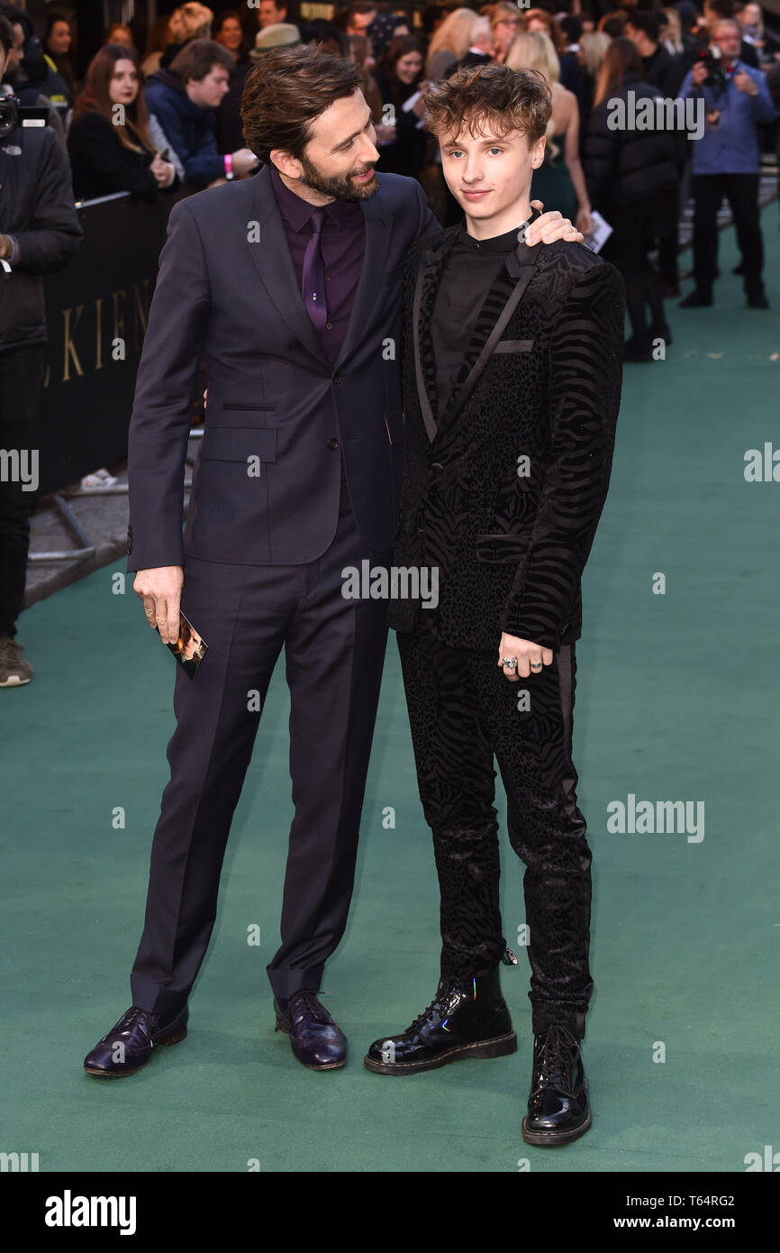 Londres, Royaume-Uni. Apr 29, 2019. Londres, Royaume-Uni. 29 avril 2019 : David Tennant & fils, Ty Tennant arrivant pour la "tolkien" première mondiale au Curzon Mayfair, Londres. Photo : Steve Sav/Featureflash Crédit : Paul Smith/Alamy Live News Banque D'Images