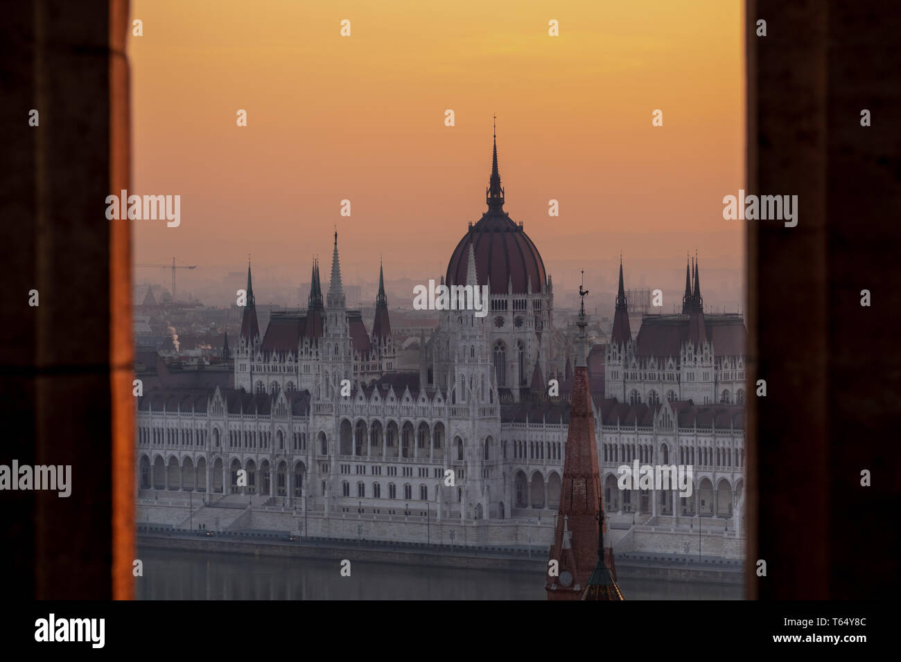Le Parlement de Budapest, vue à travers la Hongrie, Bastion des Pêcheurs Banque D'Images