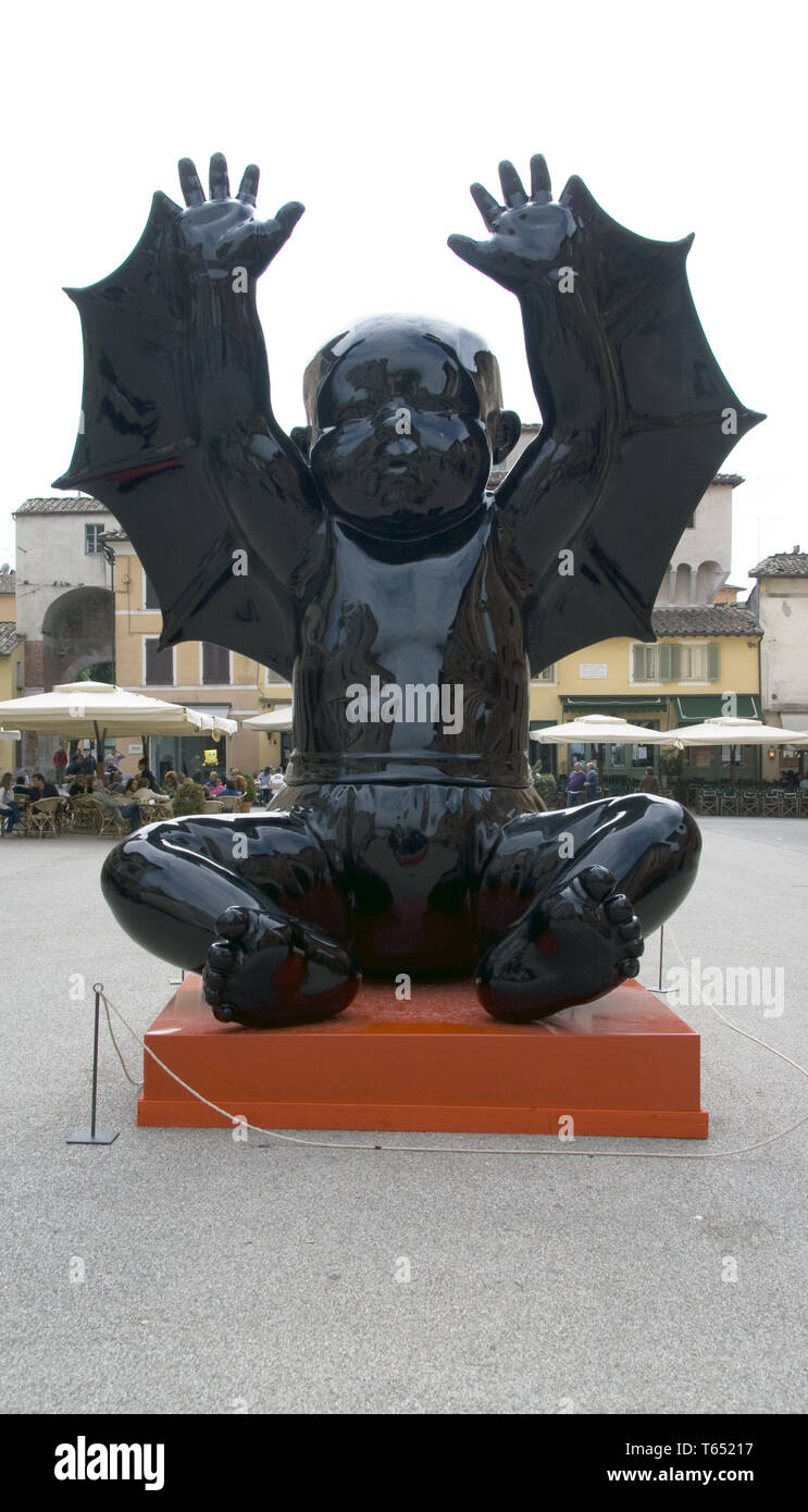 La statue, la Place du Dôme, Pietrasanta, Toscane, Italie Banque D'Images