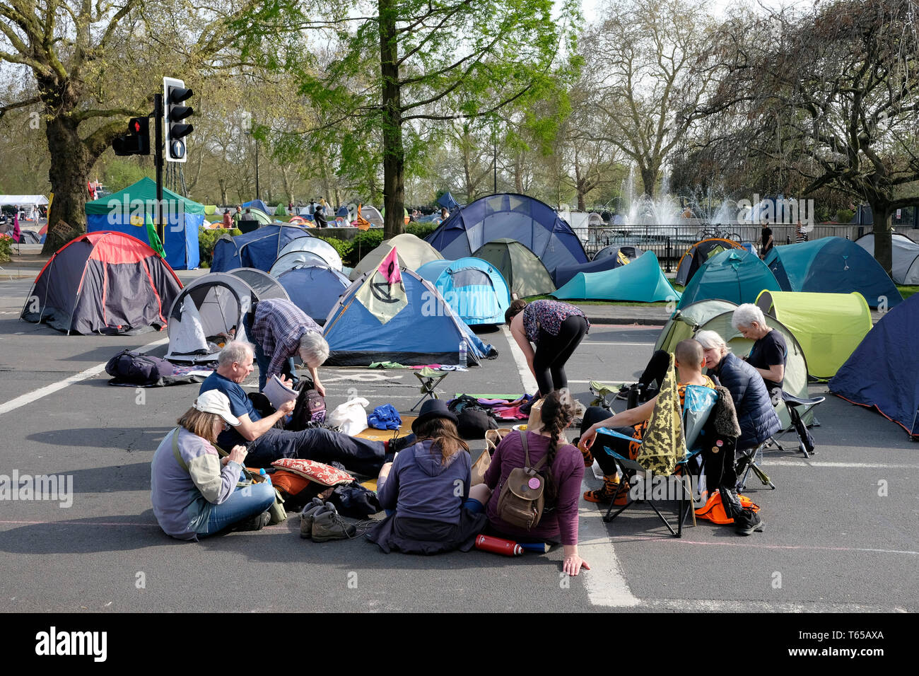 Rébellion d'extinction les manifestants bloque les routes dans le centre de Londres Banque D'Images