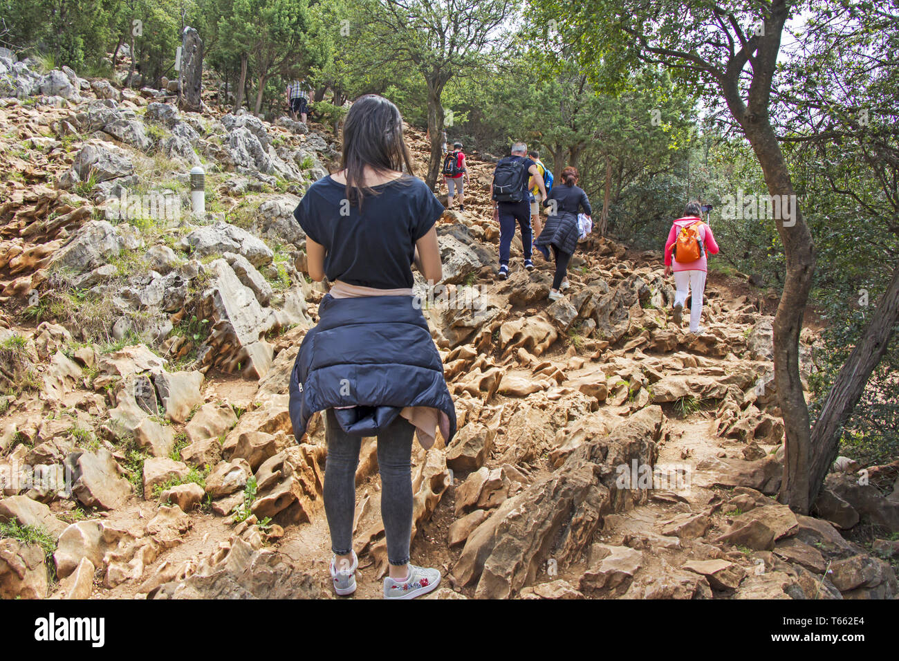 Colline Podbrdo surplombant le village de Medjugorje en Bosnie et Herzégovine Banque D'Images