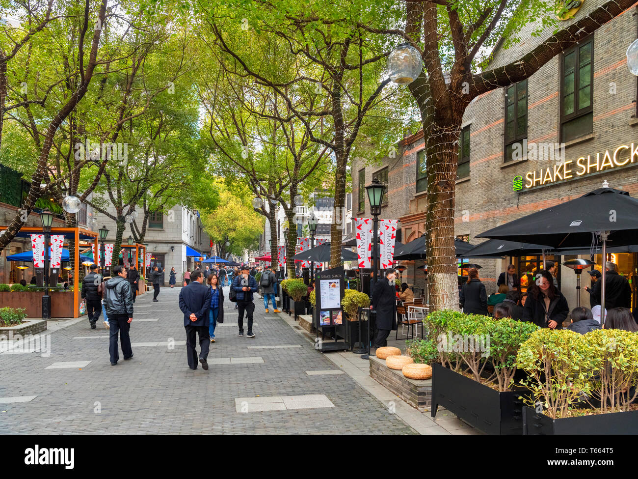 Cafés, bars et restaurants à Xintiandi, Shanghai, Chine Banque D'Images