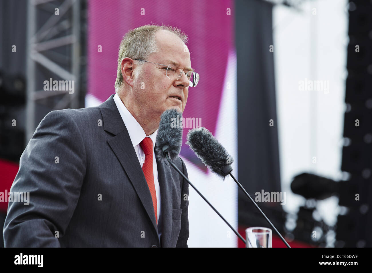 Peer Steinbrück (SPD), candidat chancelier SPD, tient un discours lors de la SPD 150 ans à Berlin. Banque D'Images