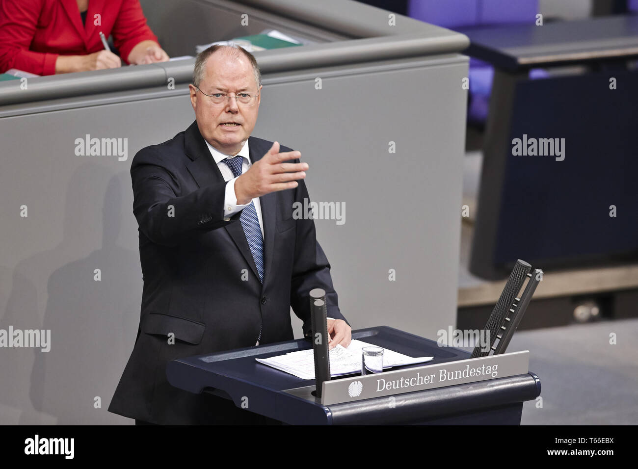 Steinbrück (SPD) à la session plénière extraordinaire du Parlement allemand sur la situation en Allemagne. Banque D'Images