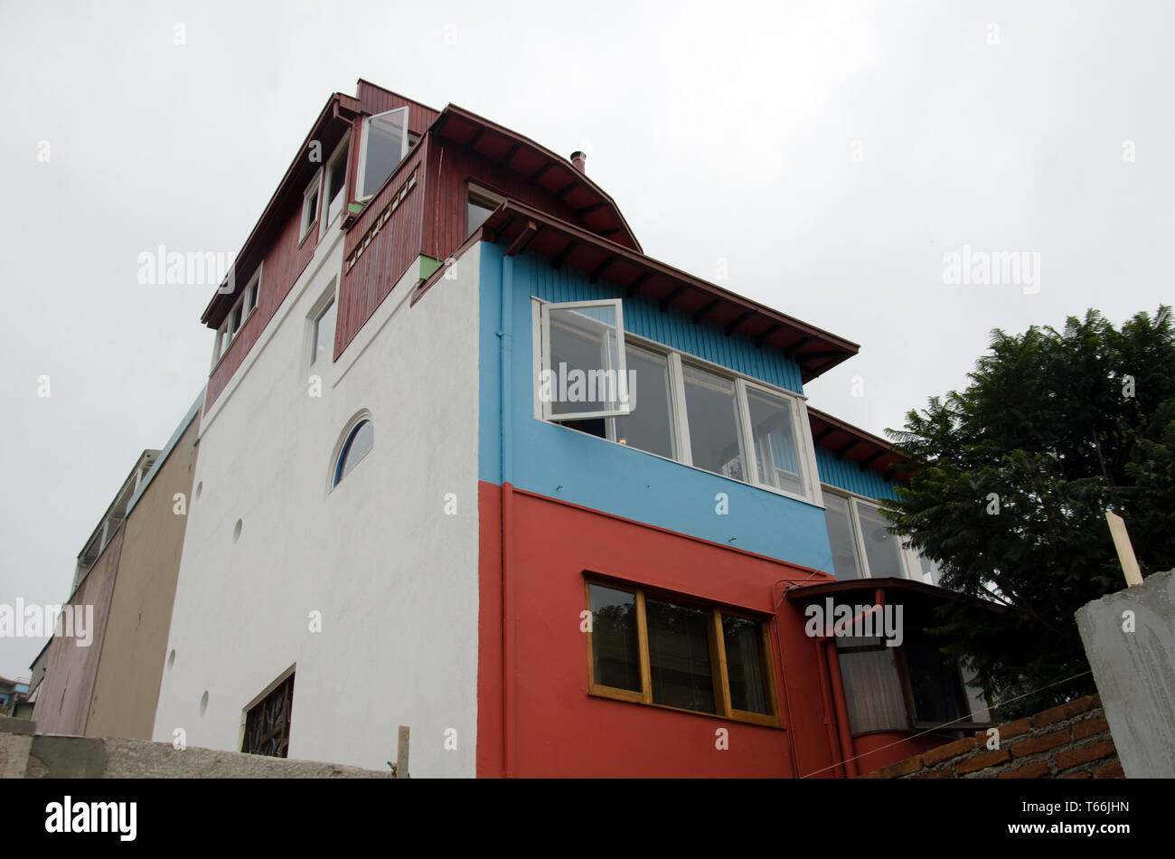 À Valparaiso la plaine extérieur de la Sebastiana, une fois la maison (maintenant un musée) du poète Pablo Neruda, lauréat du Prix Nobel de littérature, se cache à l'intérieur de charme et des folies Banque D'Images