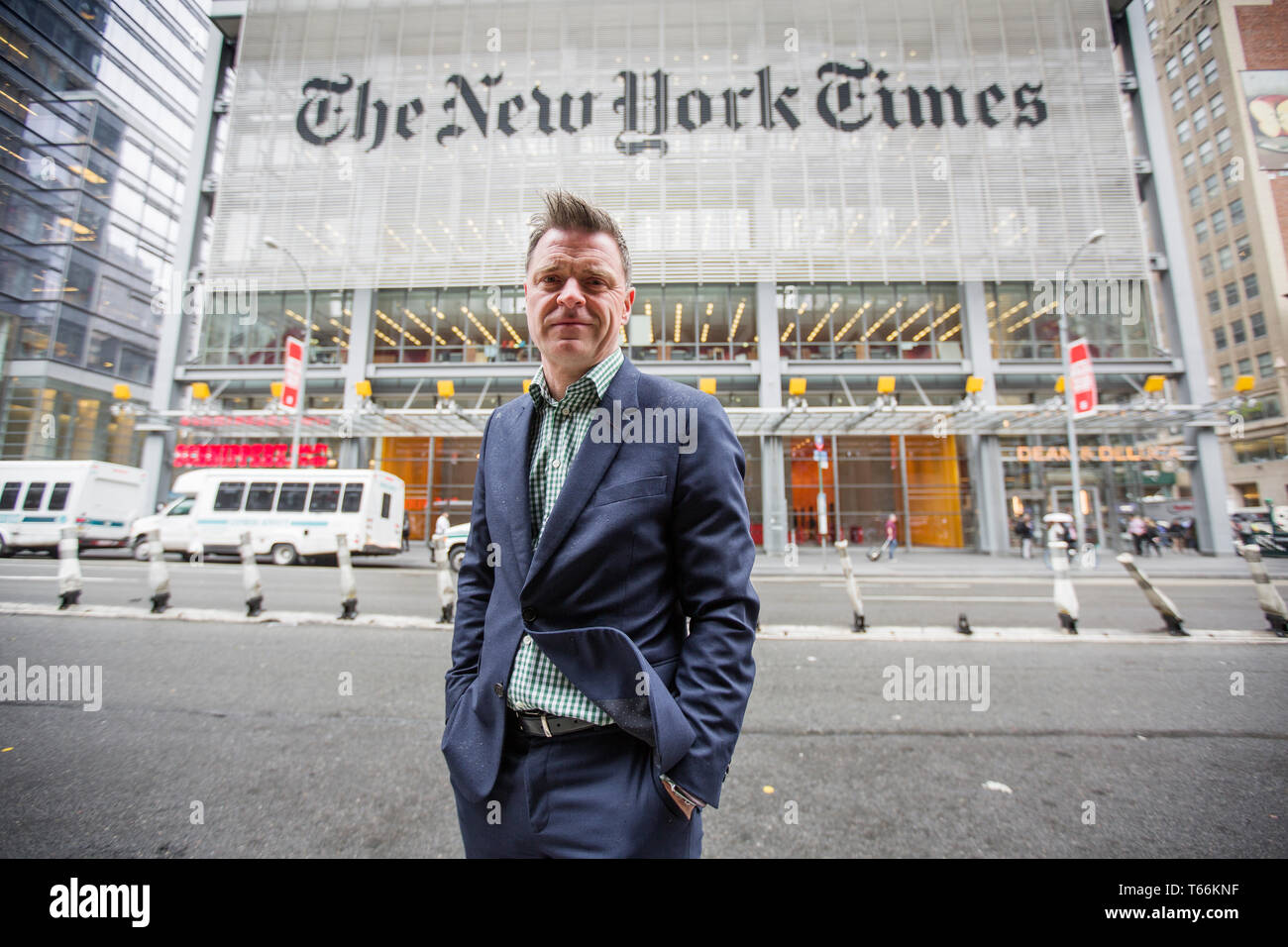Rédacteur en chef Espen Egil Hansen au journal norvégien Aftenposten (l'Evening Post) visite le New York Times Building à New York. L'Aftenposten est reconnue pour lutter contre Facebook après la publication d'une pleine page de critiquer la société de médias sociaux pour censurer la célèbre image de Phan Thi Kim Phuc, aussi connu sous le napalm Girl. Espen Egil Hansen claqua Mark Zuckerberg pour une perception de l'abus de pouvoir, appelant le PDG de Facebook "l'éditeur le plus puissant au monde." Banque D'Images
