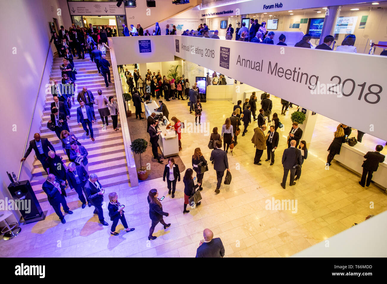 Les politiciens et les dirigeants d'entreprise sont réunis à l'Assemblée annuelle 2018 au Forum économique mondial de Davos. Banque D'Images