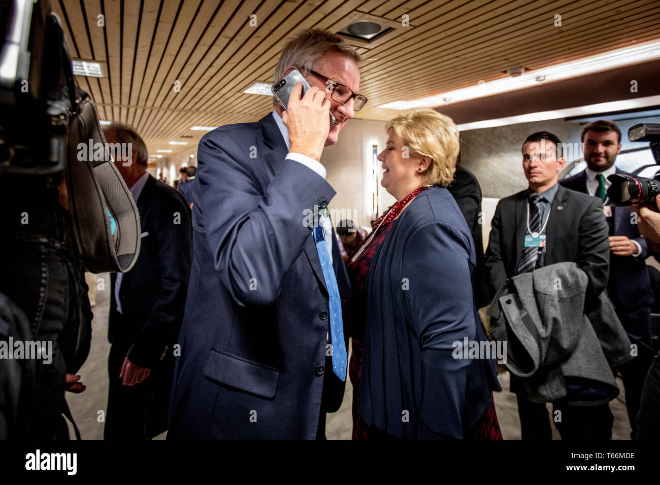L'ancien Premier Ministre suédois Carl Bildt et le Premier Ministre norvégien, Erna Solberg au Forum économique mondial de Davos. Banque D'Images